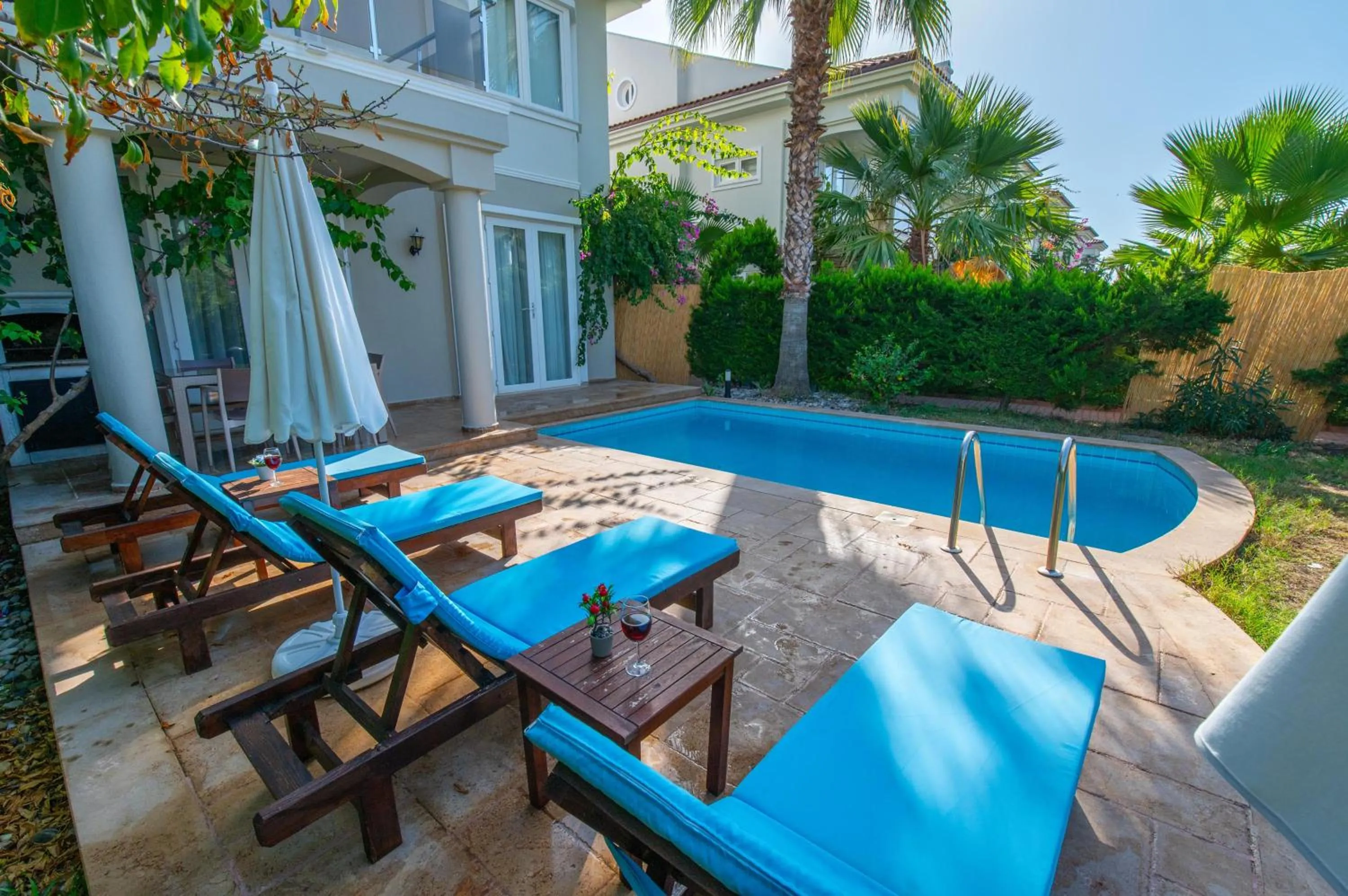 Garden in Sunset Beach Resort Aqua Lettings