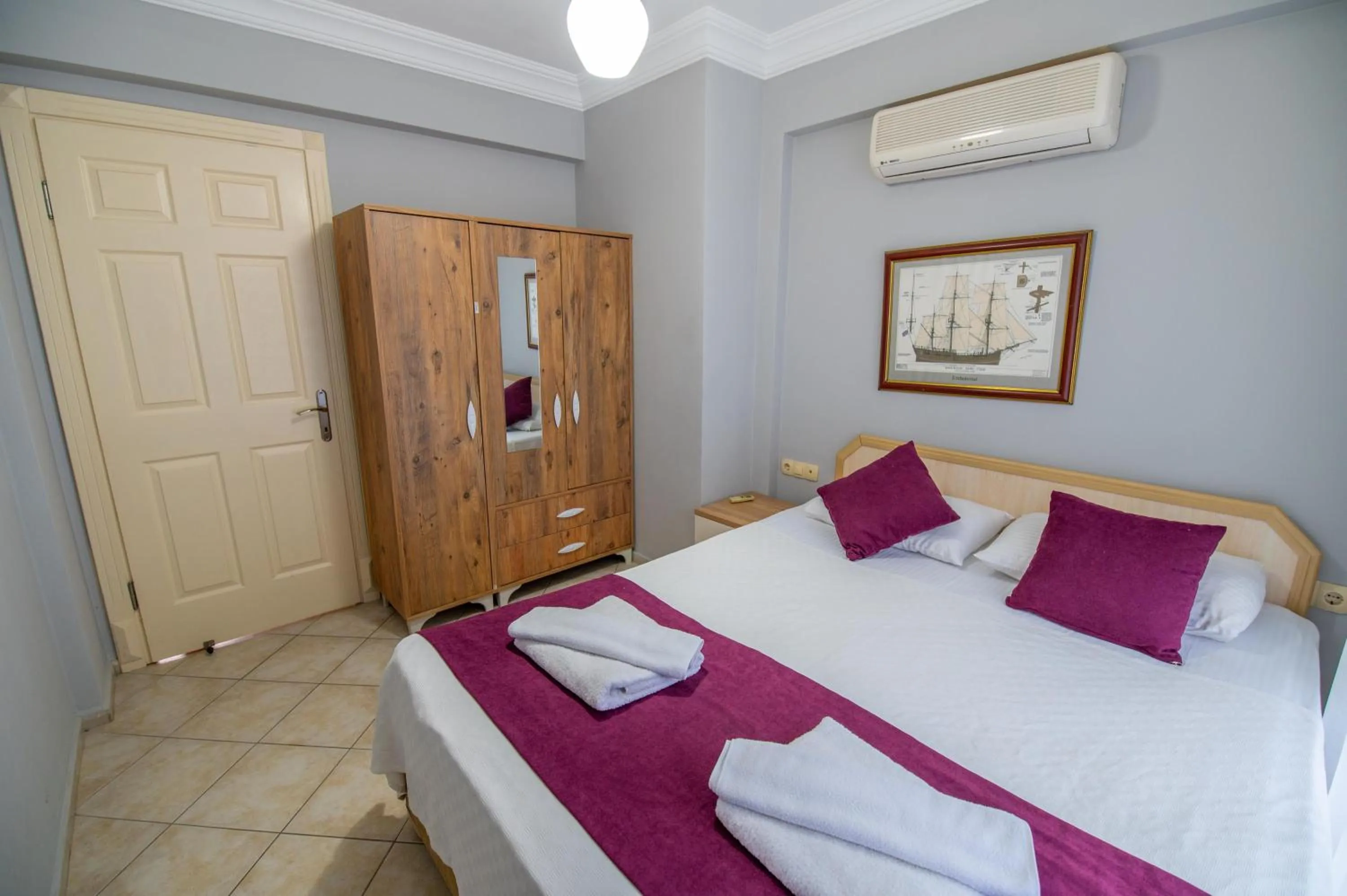 Bedroom, Bed in Sunset Beach Resort Aqua Lettings