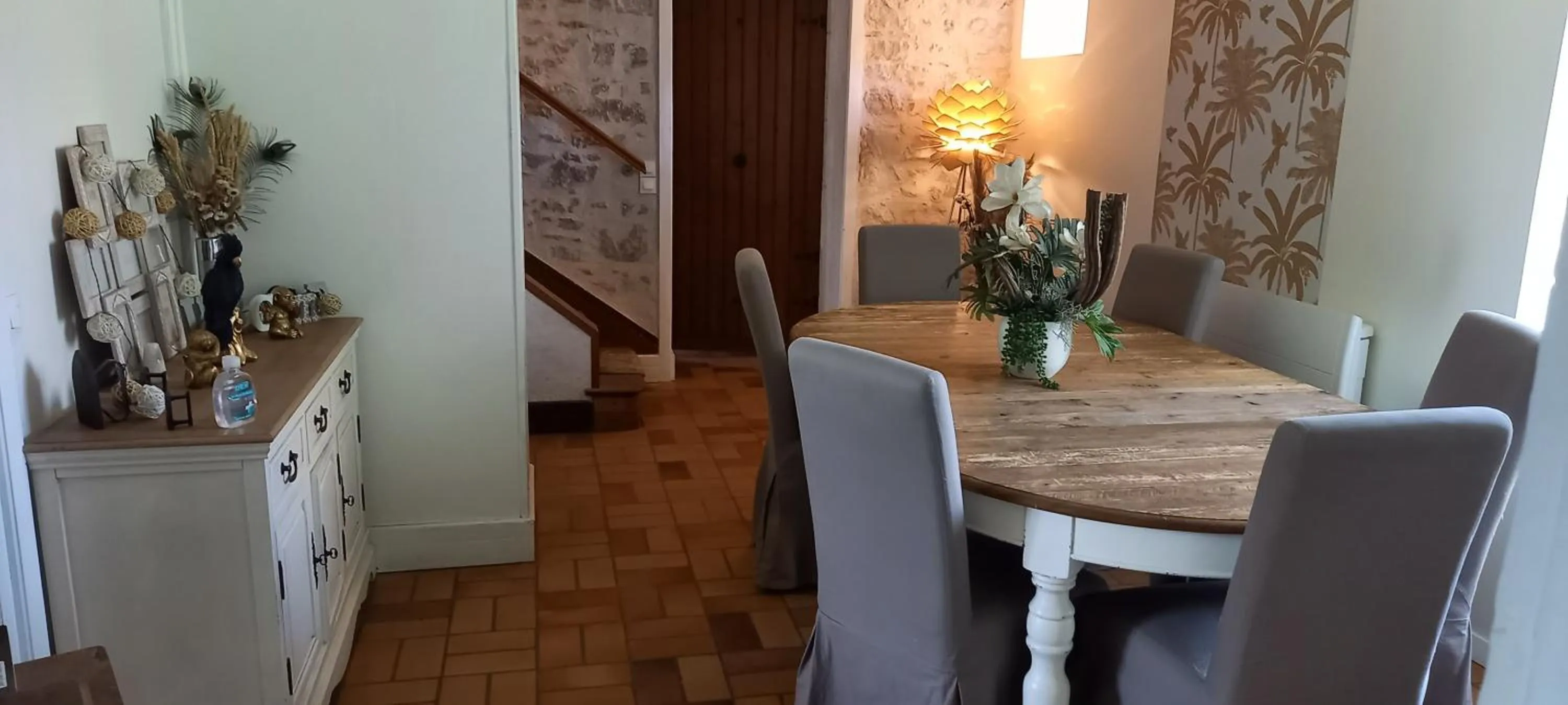 Dining area in La Maison Josnes de Mady