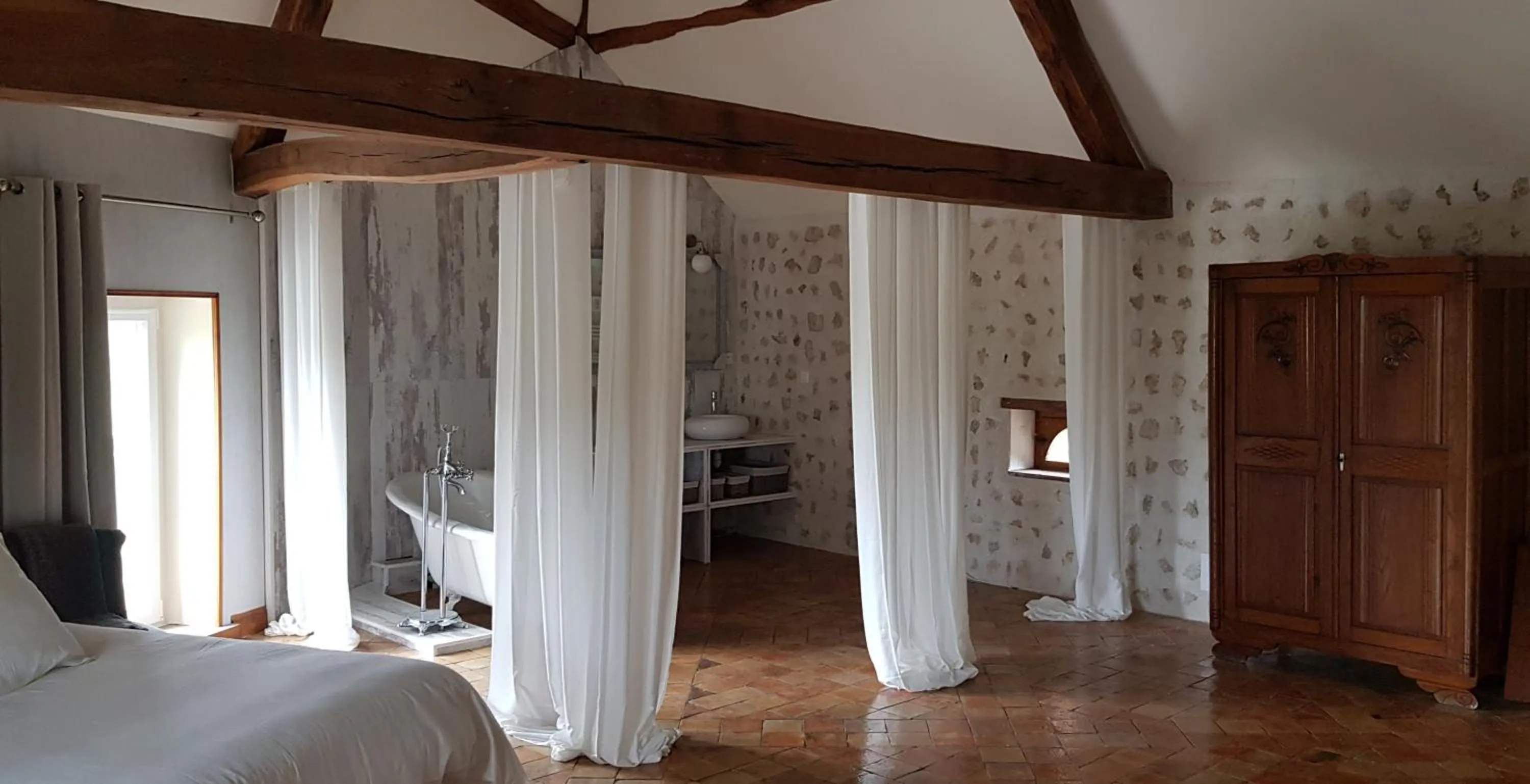 Photo of the whole room, Bed in La Maison Josnes de Mady