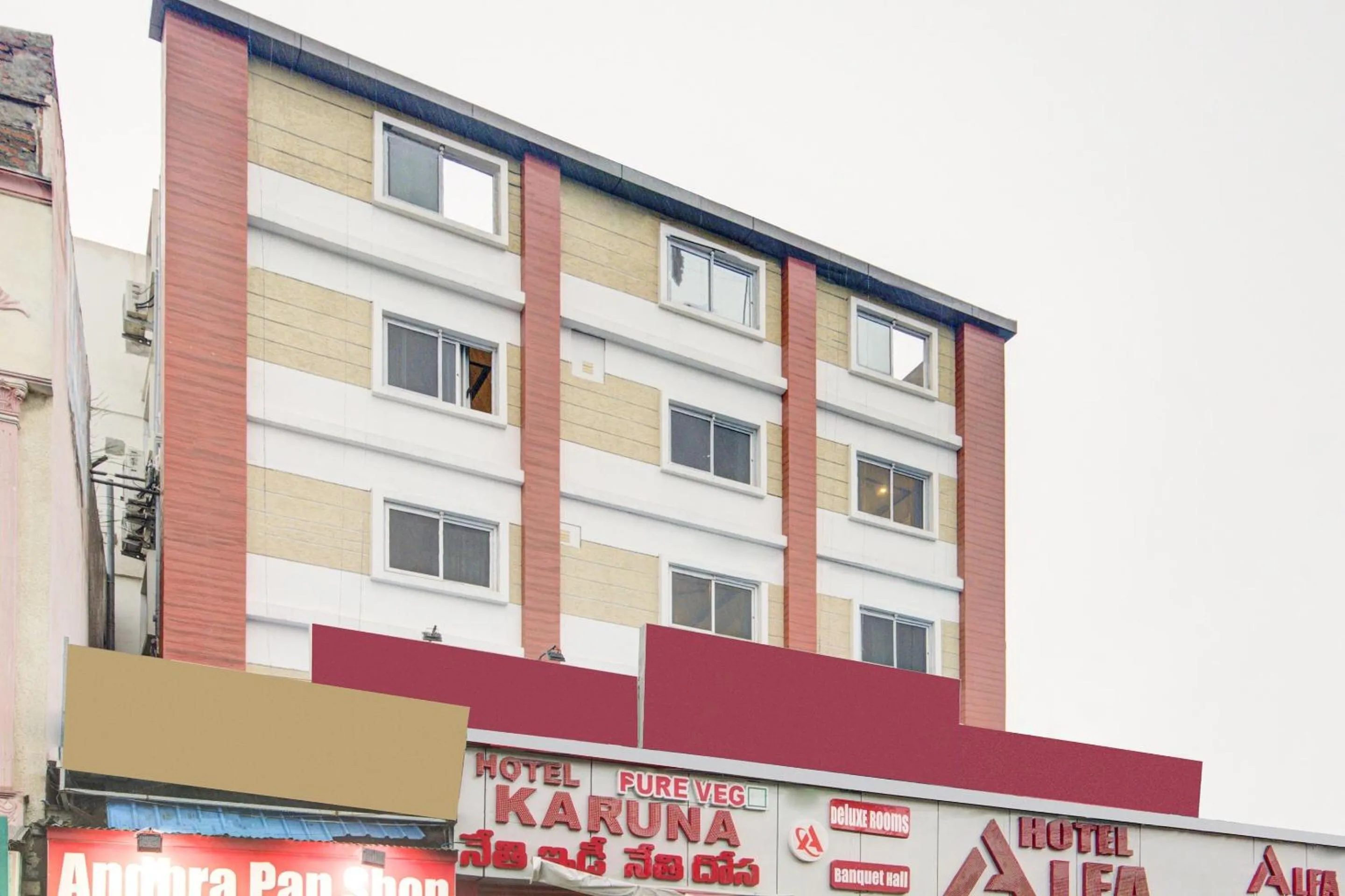 Facade/entrance in Capital O Alfa