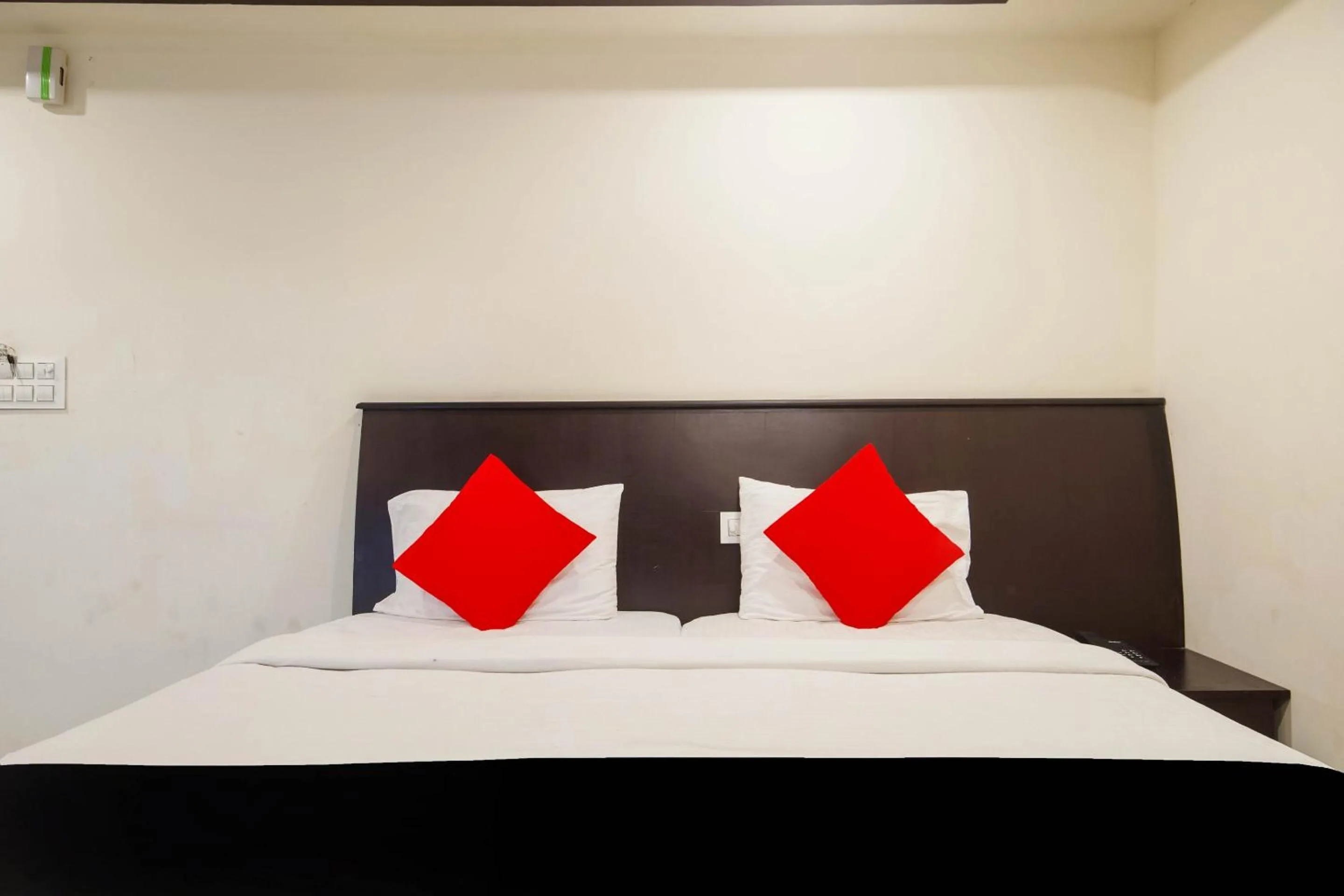 Bedroom, Bed in Capital O Alfa