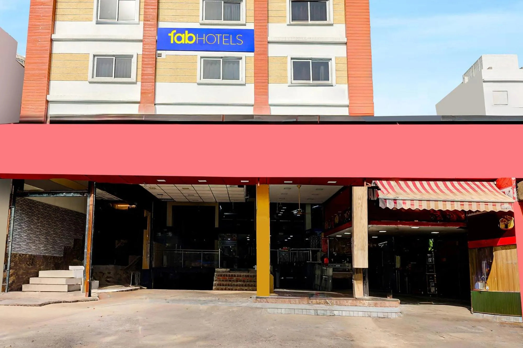 Facade/entrance in FabHotel Alfa