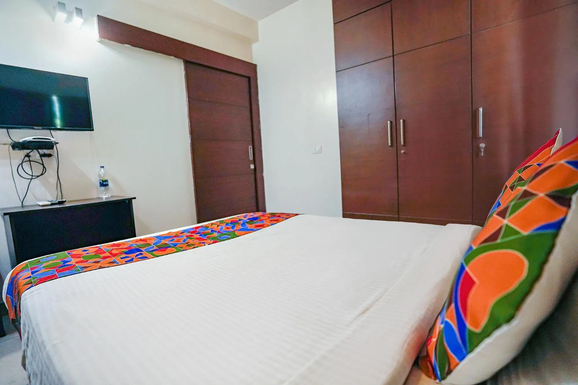 Communal lounge/ TV room, Bed in FabHotel Home Tree Service Apartment - Nr Anna Tower