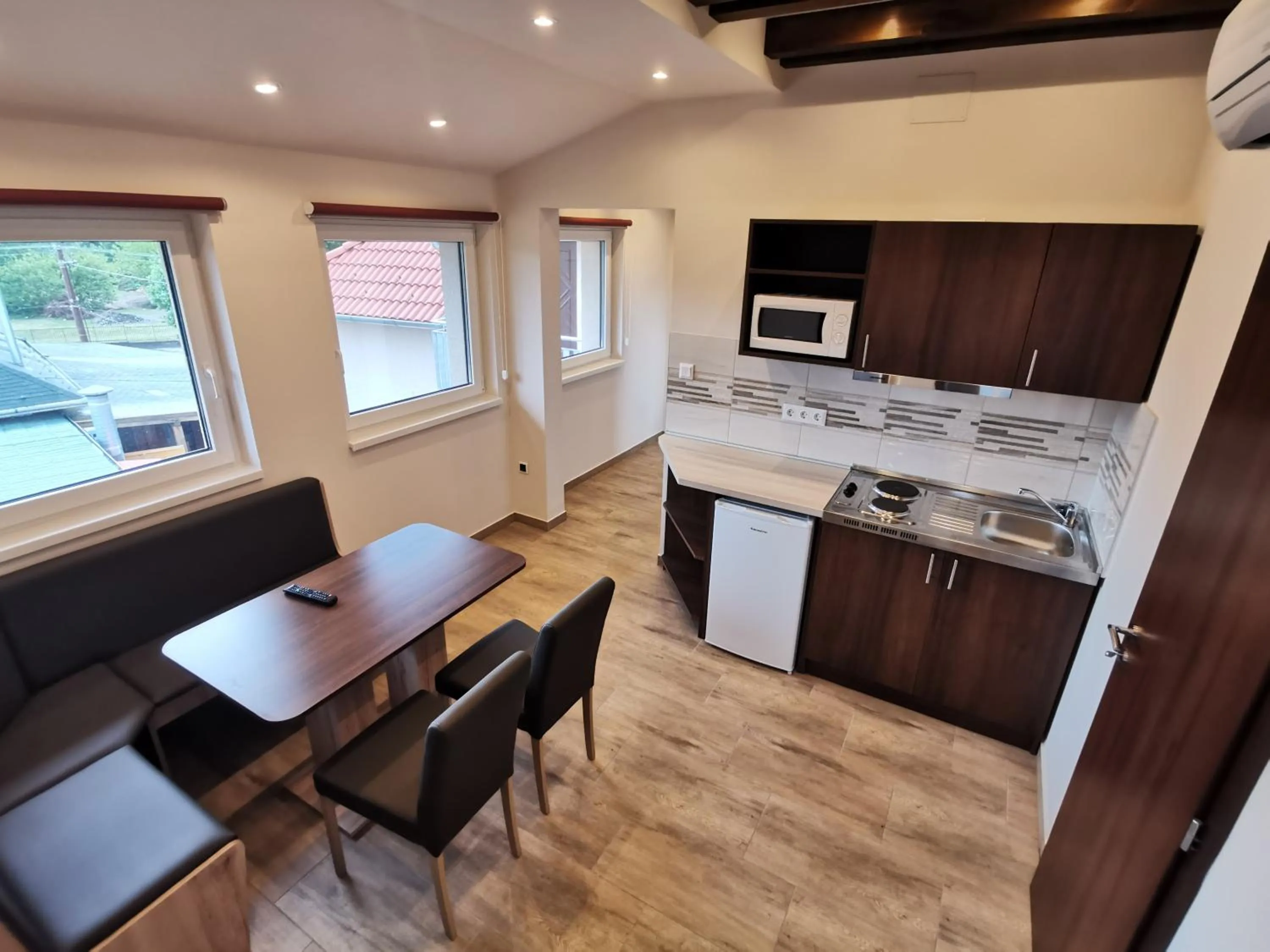 Kitchen or kitchenette in Termál Apartmanház