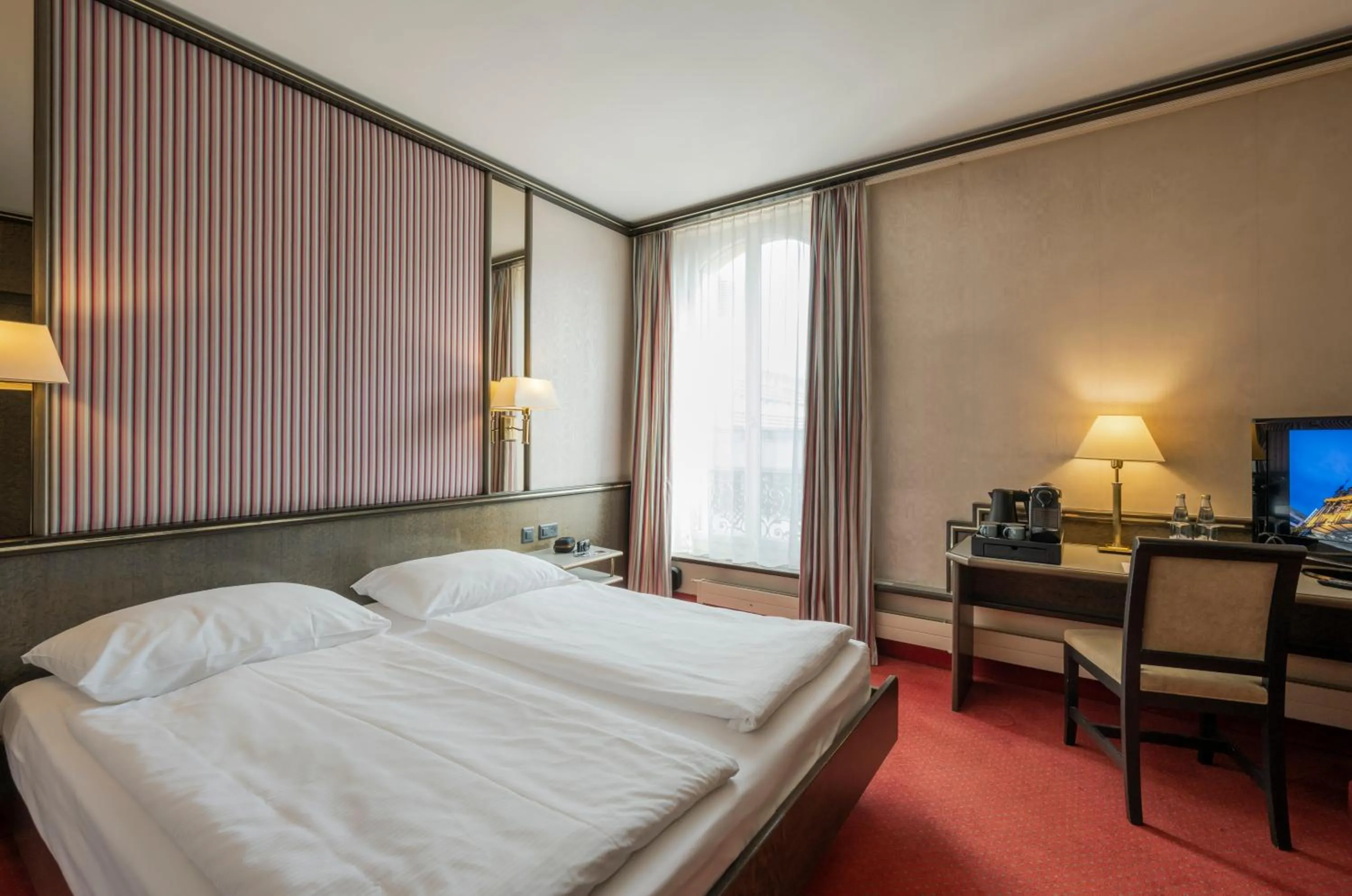 Photo of the whole room, Bed in Hotel Monopol Luzern