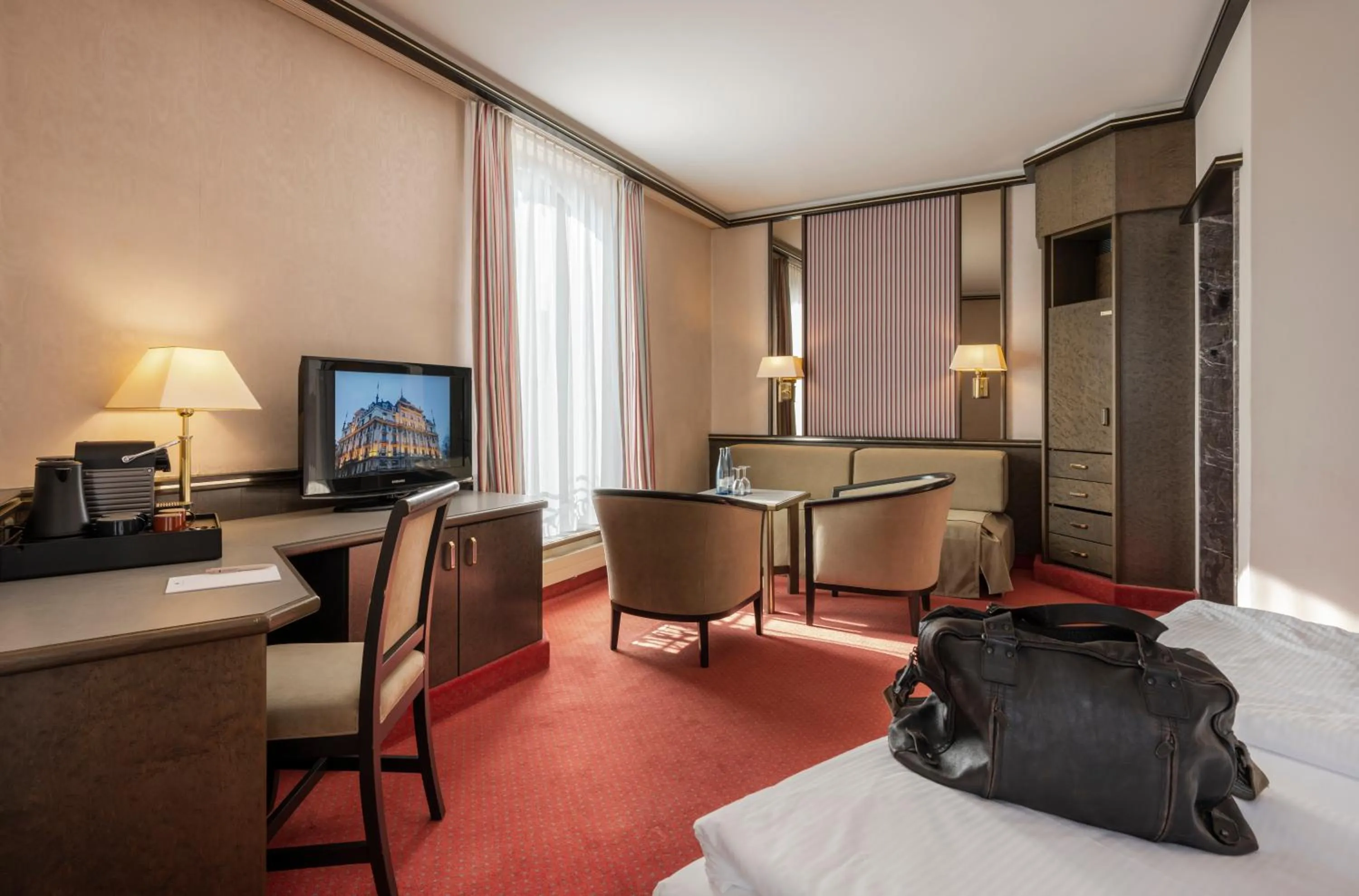 Bedroom, Bed in Hotel Monopol Luzern