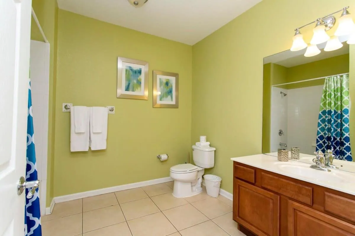 Magnificent 2 Bedroom Apartment Vista Cay Resort 107