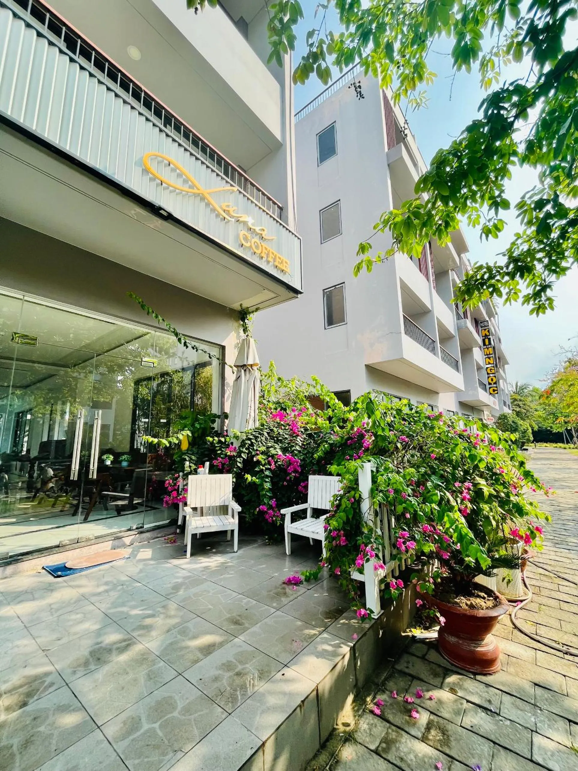 Property building in Luna Oriental