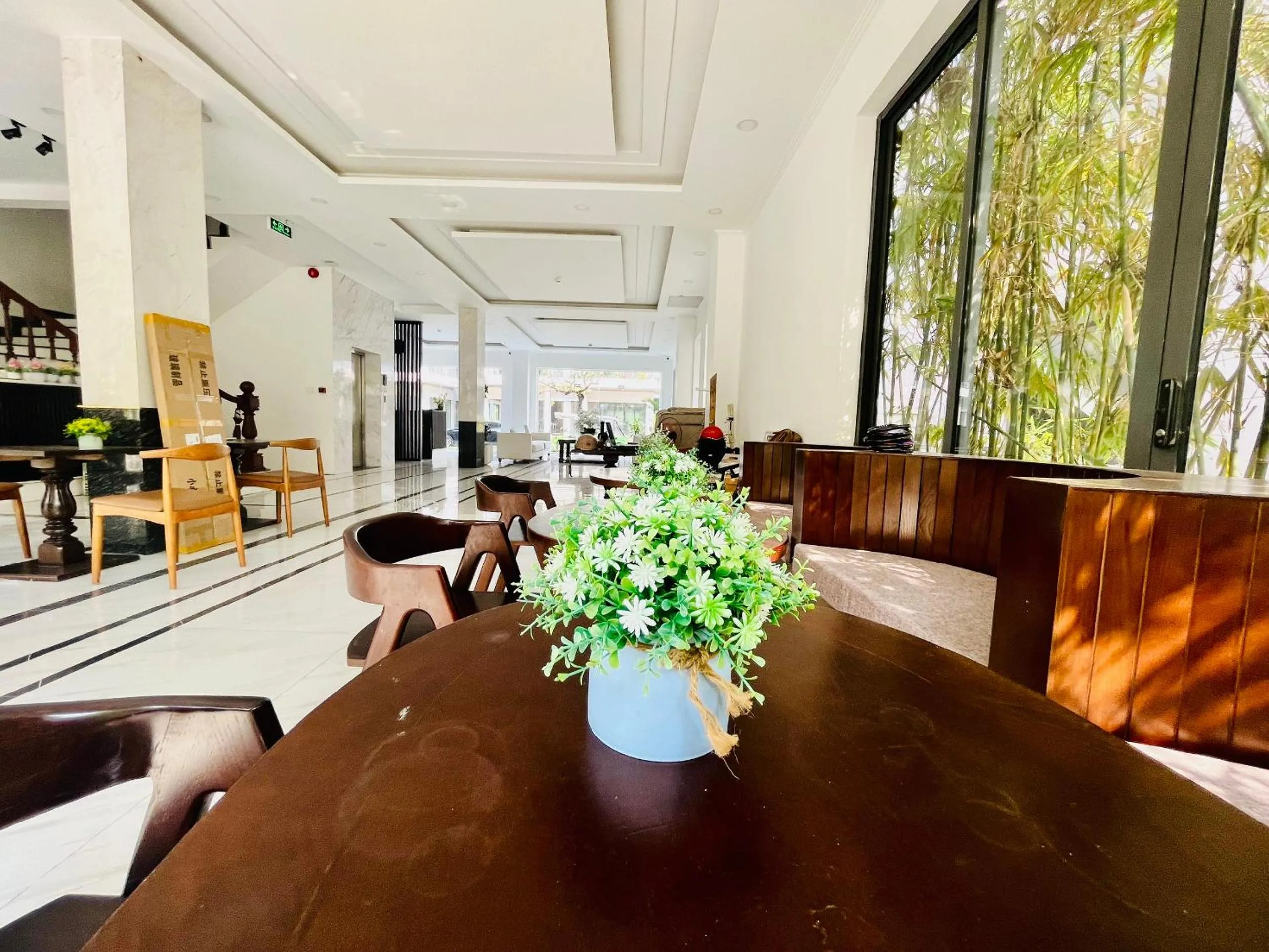 Communal lounge/ TV room in Luna Oriental