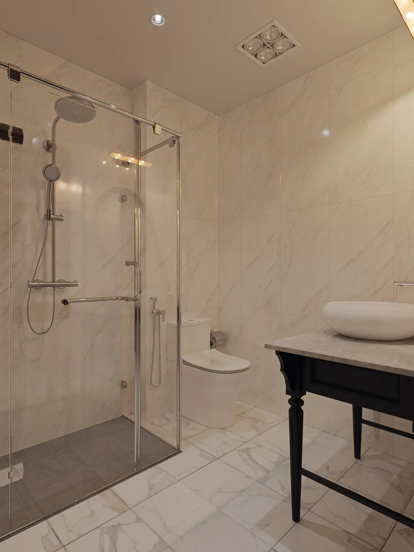 Shower in Luna Oriental