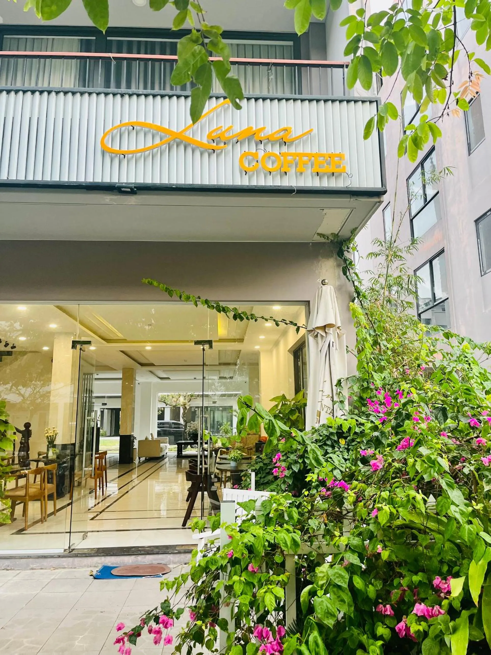 Property building in Luna Oriental