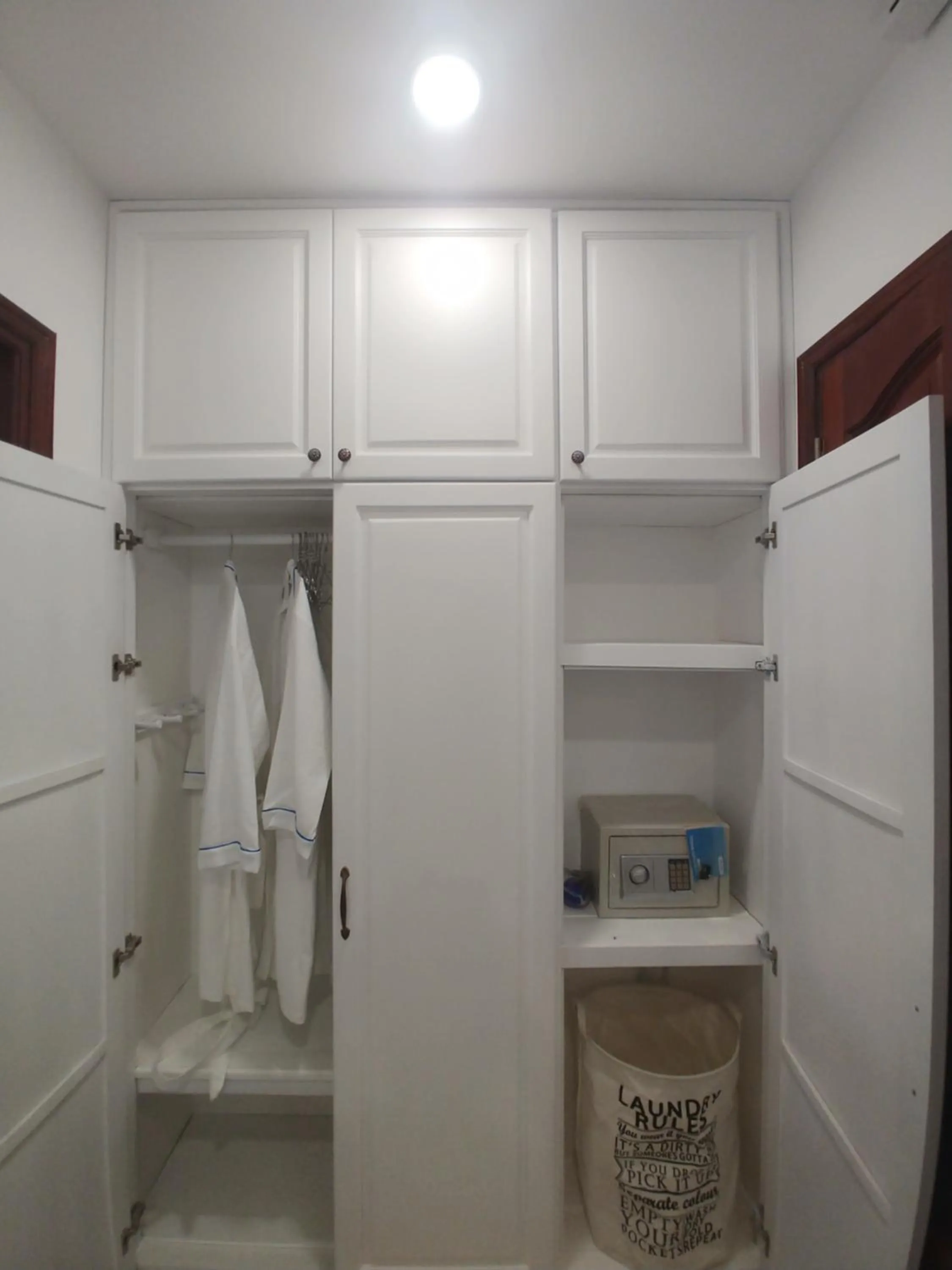 wardrobe in Luna Oriental