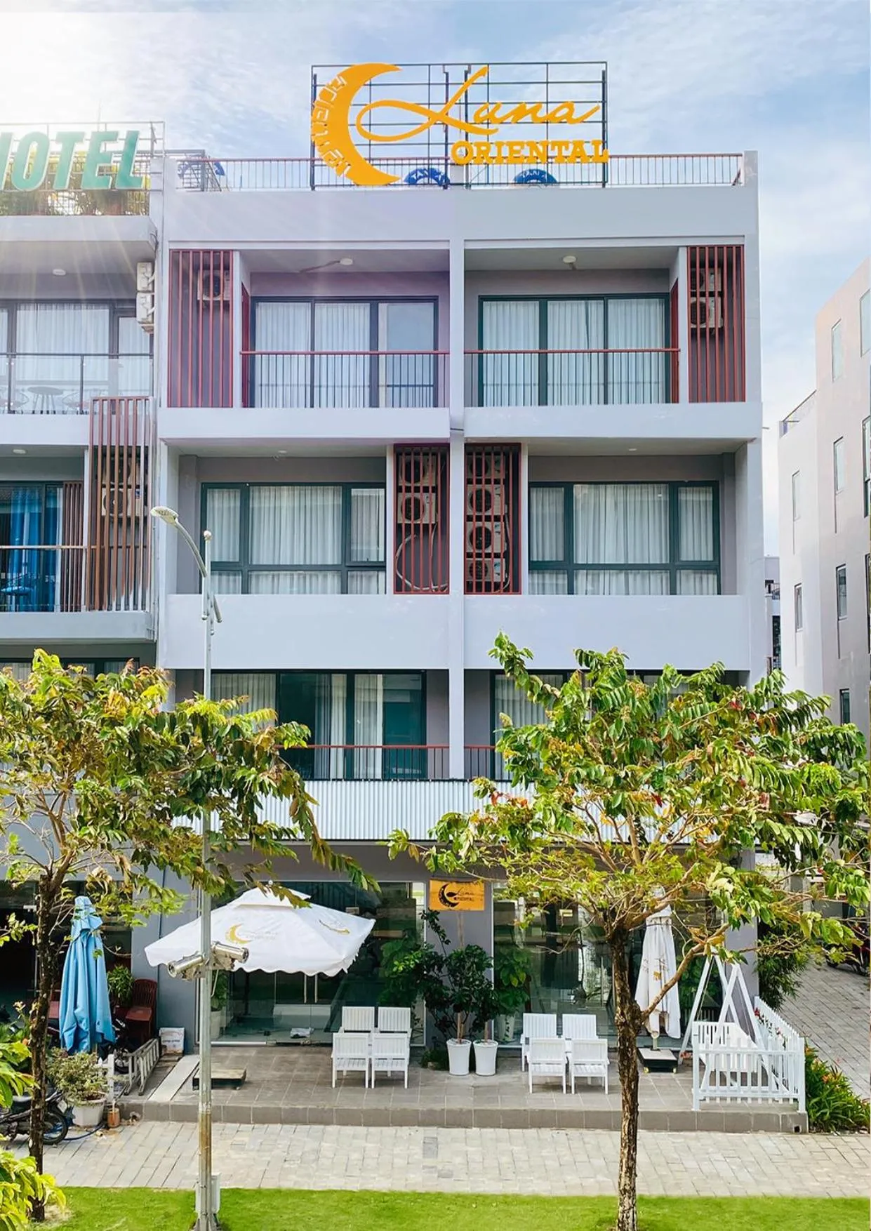 Property building in Luna Oriental