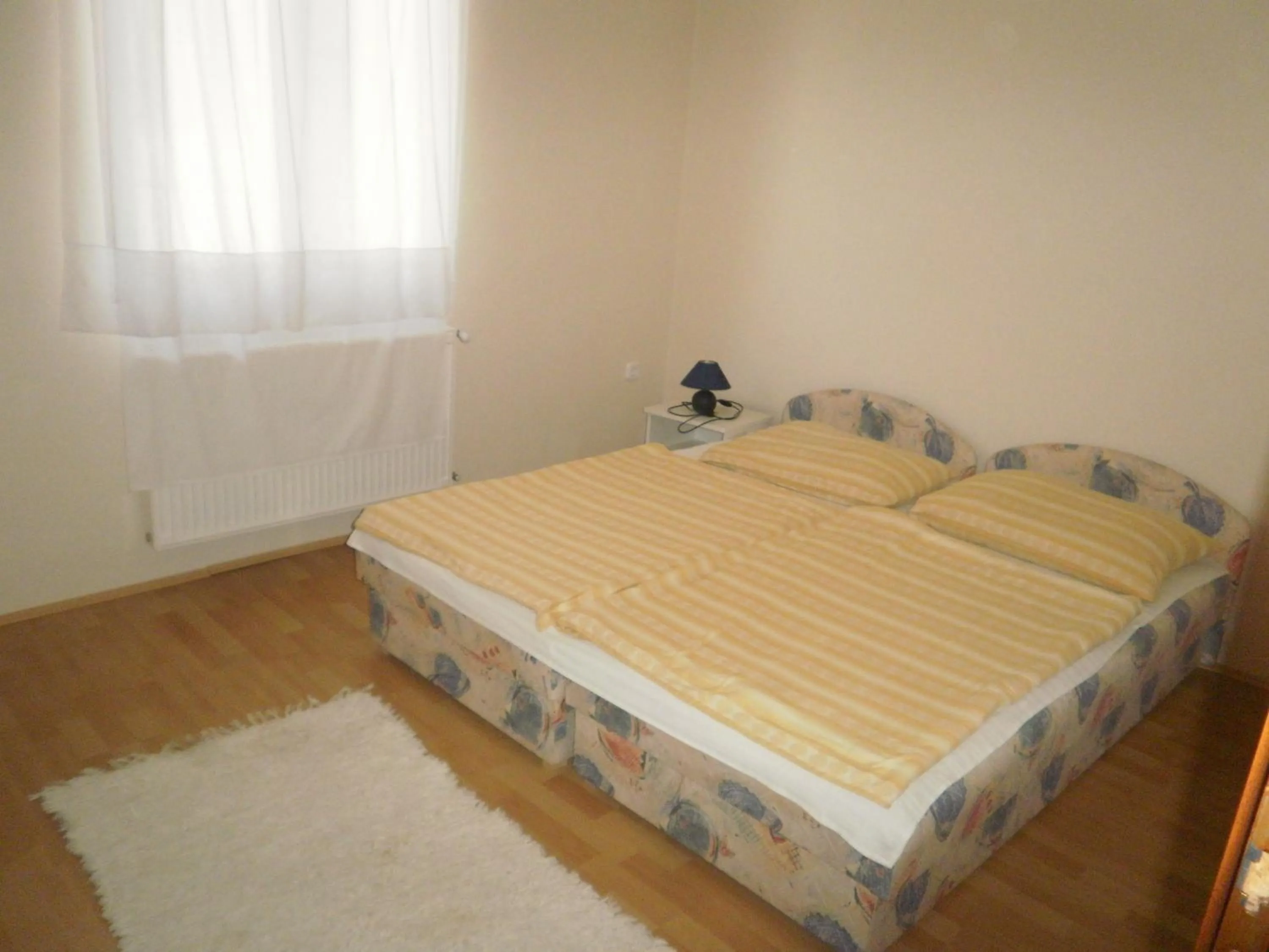 Bed in Zalakarosi Égerfa Nyaralóház Földszinti és Emeleti Apartman