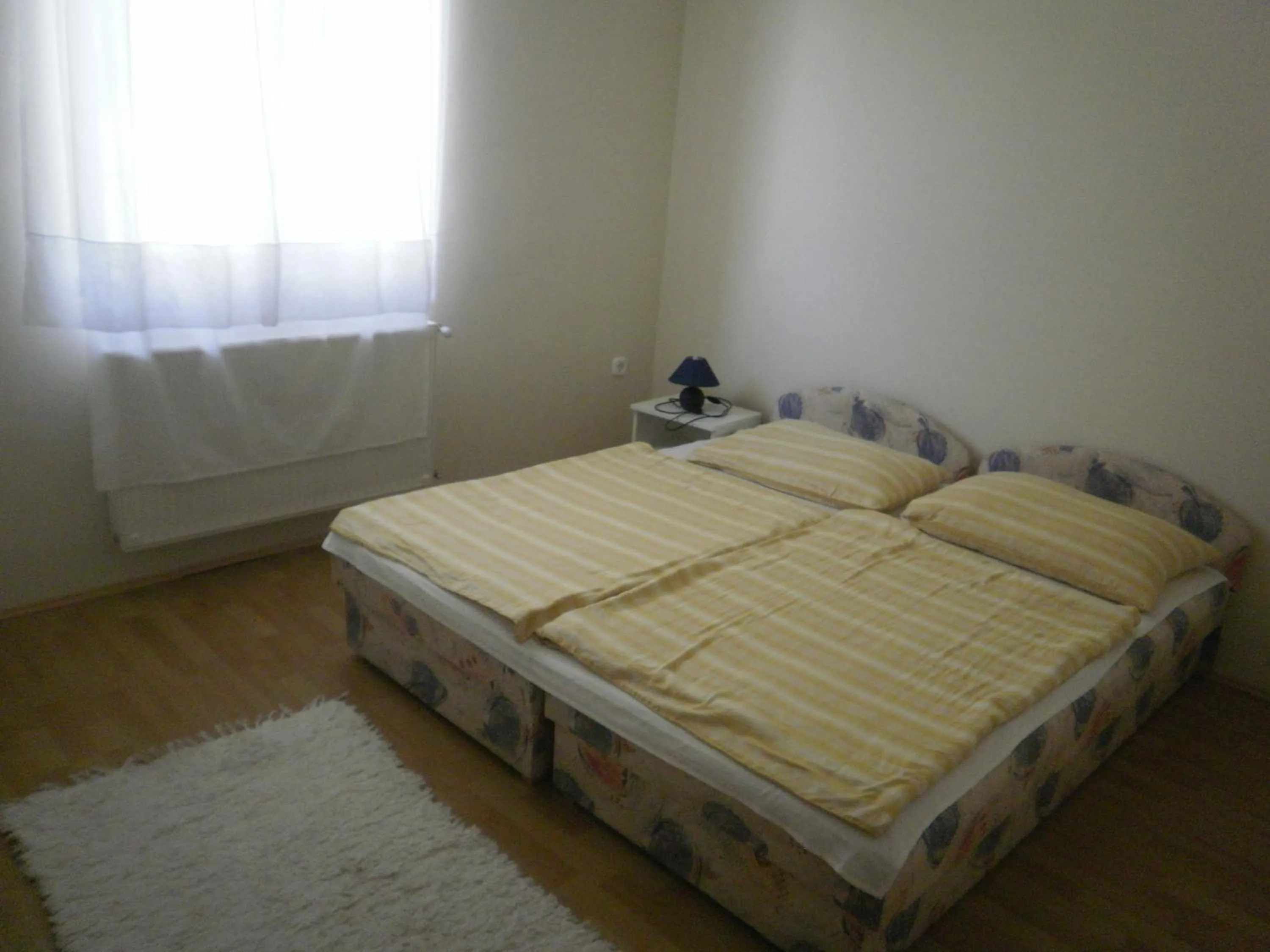 Bed in Zalakarosi Égerfa Nyaralóház Földszinti és Emeleti Apartman