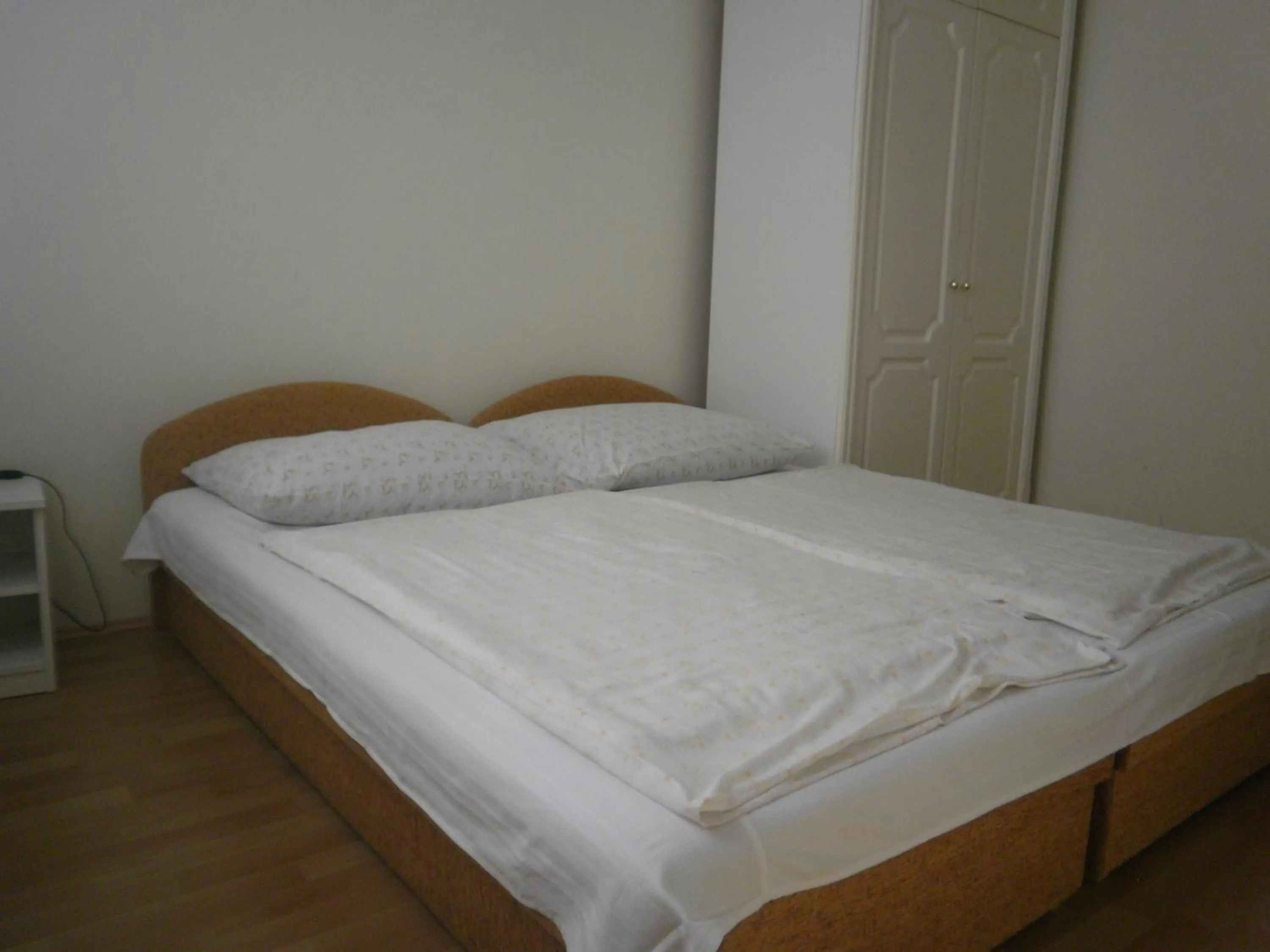 Bed in Zalakarosi Égerfa Nyaralóház Földszinti és Emeleti Apartman