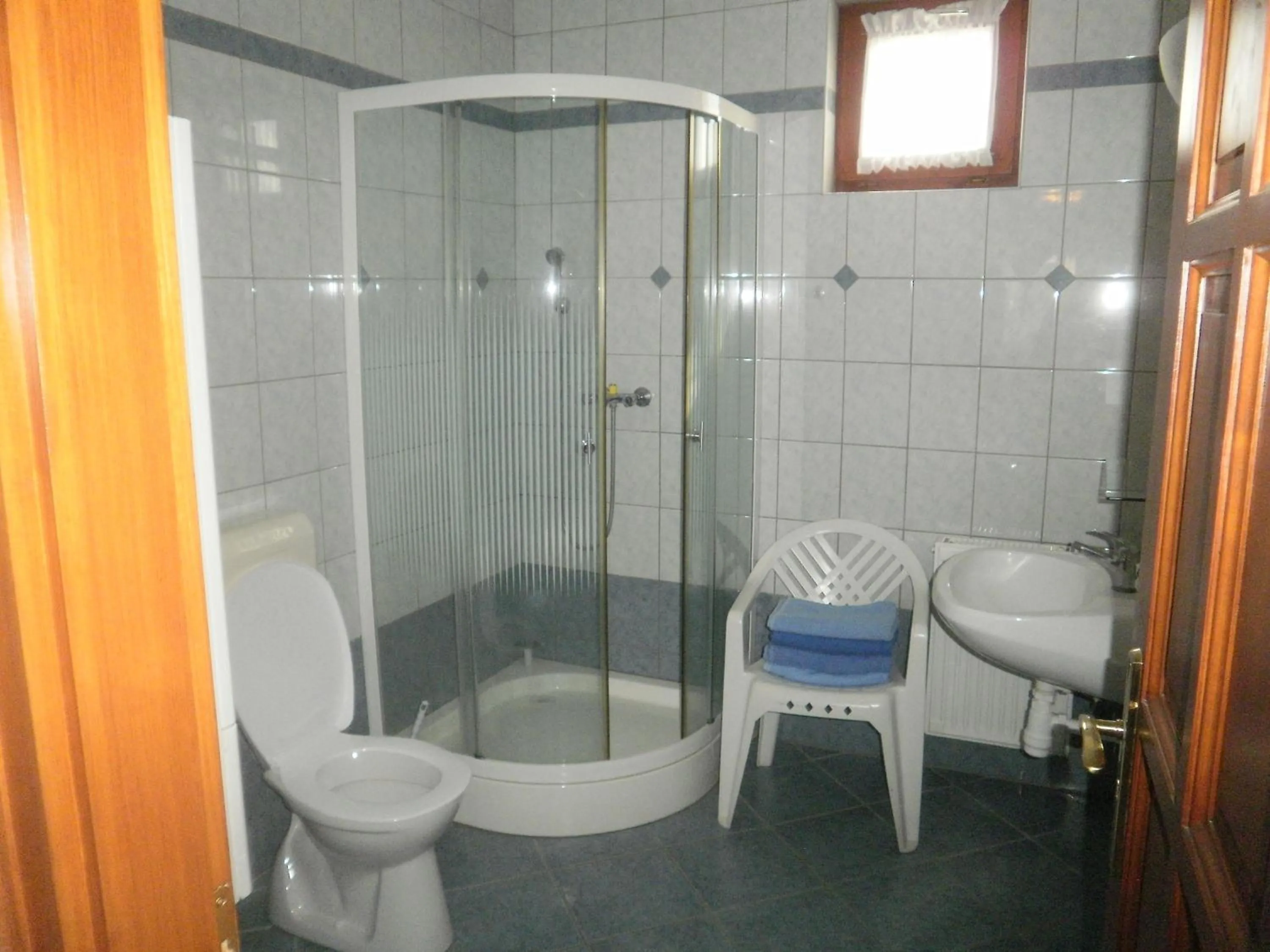 Zalakarosi Égerfa Nyaralóház Földszinti és Emeleti Apartman
