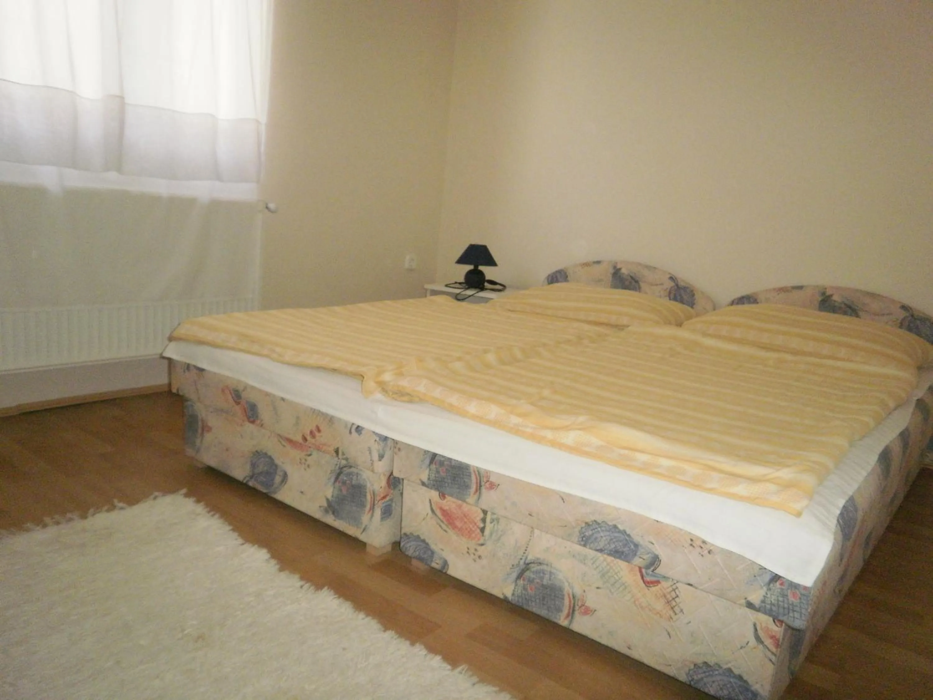 Bed in Zalakarosi Égerfa Nyaralóház Földszinti és Emeleti Apartman