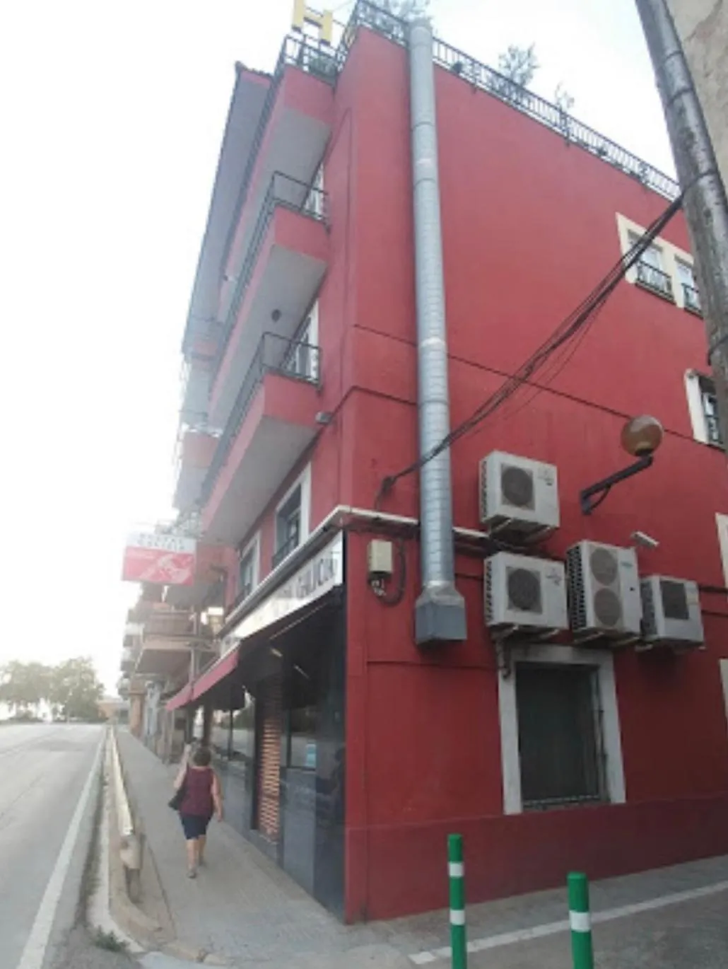 Property building in HOSTAL GALICIA CARDEDEU