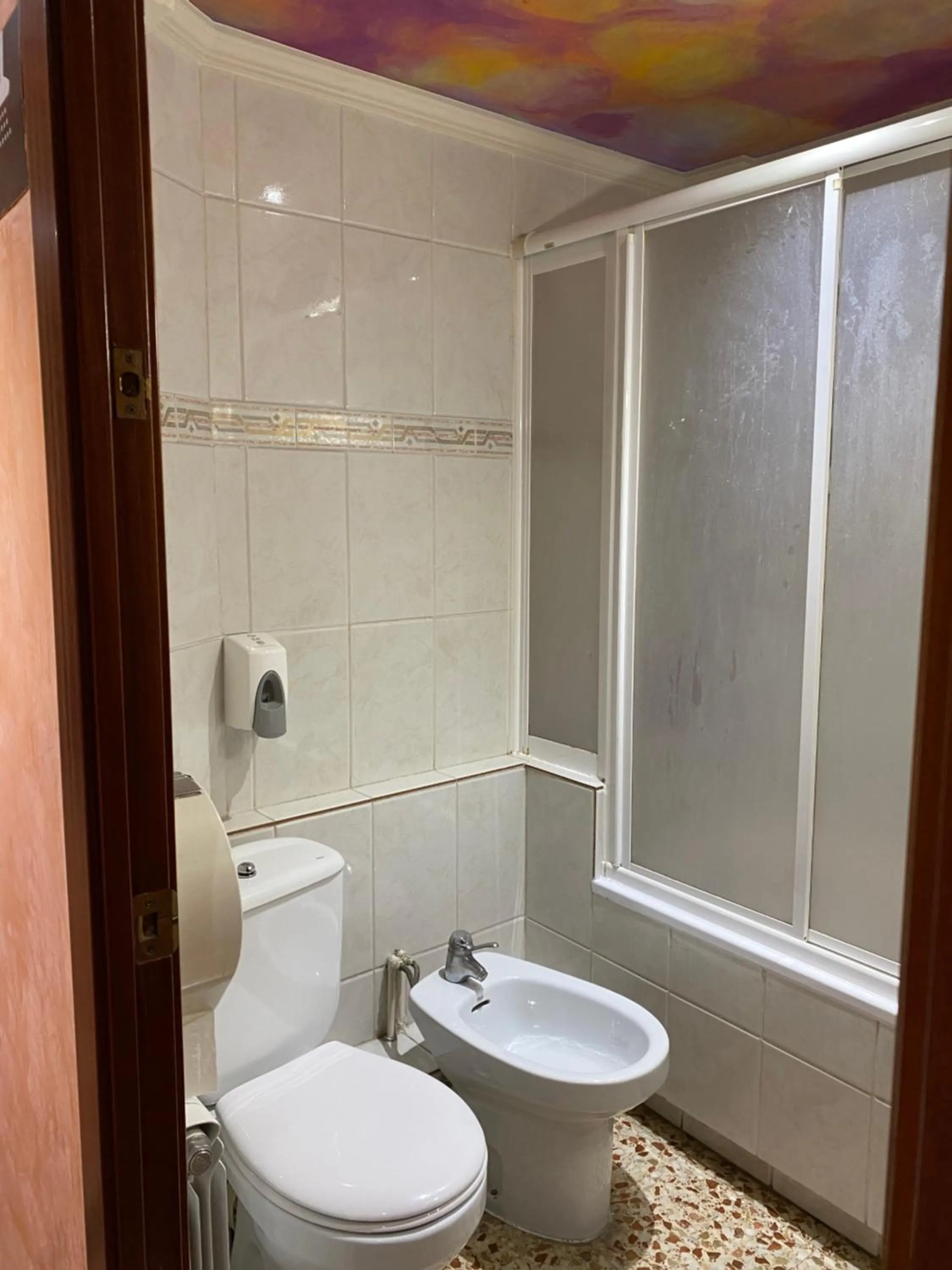 Bathroom in HOSTAL GALICIA CARDEDEU