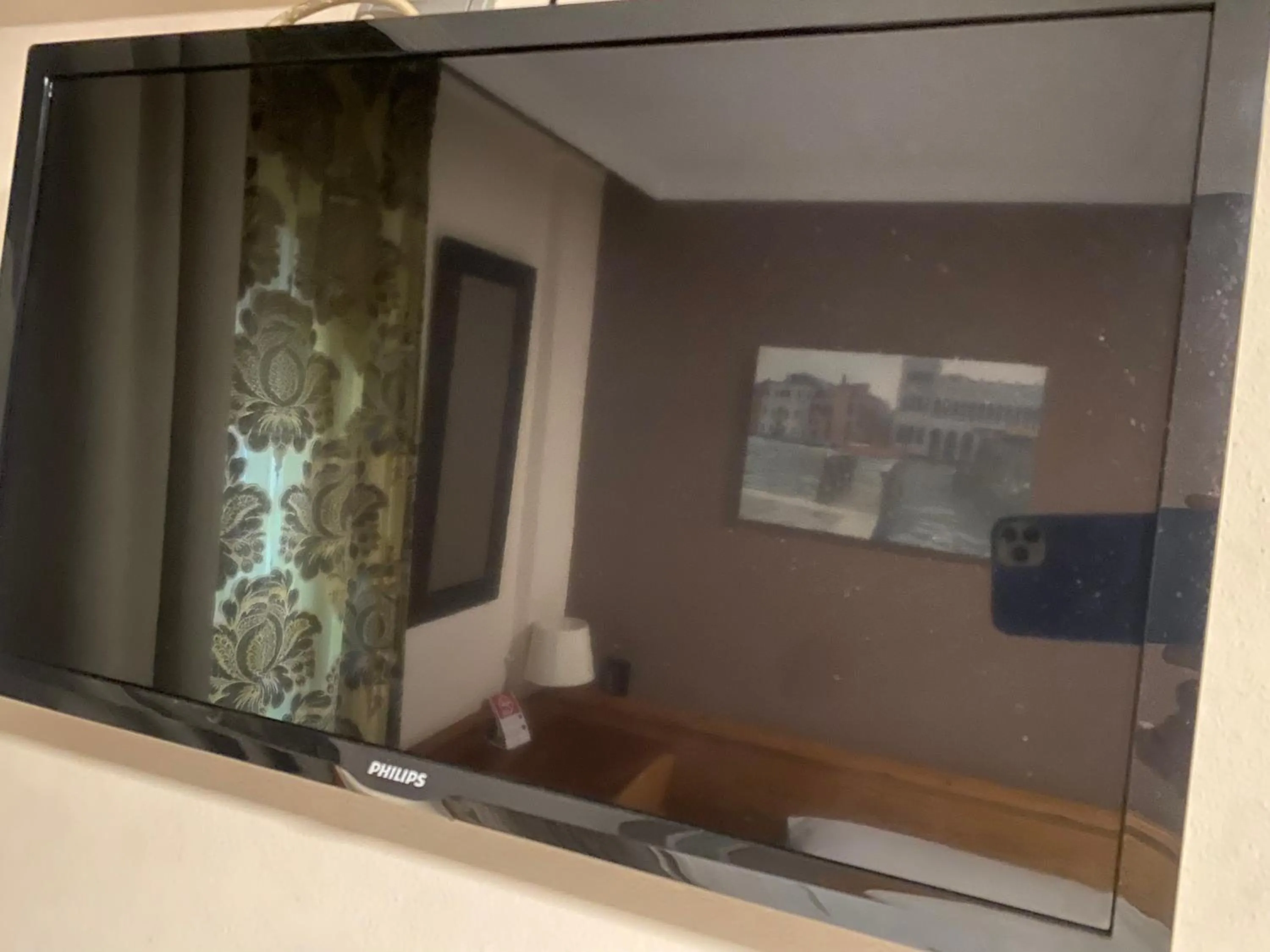 TV and multimedia in HOSTAL GALICIA CARDEDEU