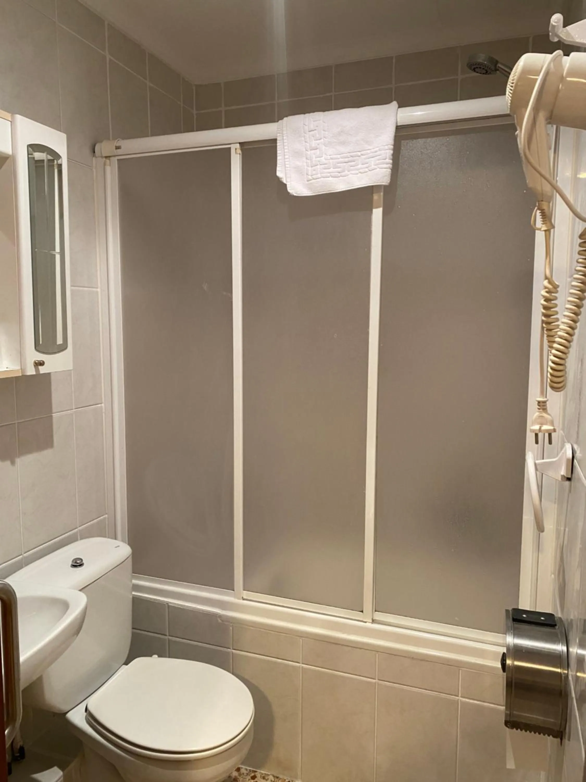 Bathroom in HOSTAL GALICIA CARDEDEU