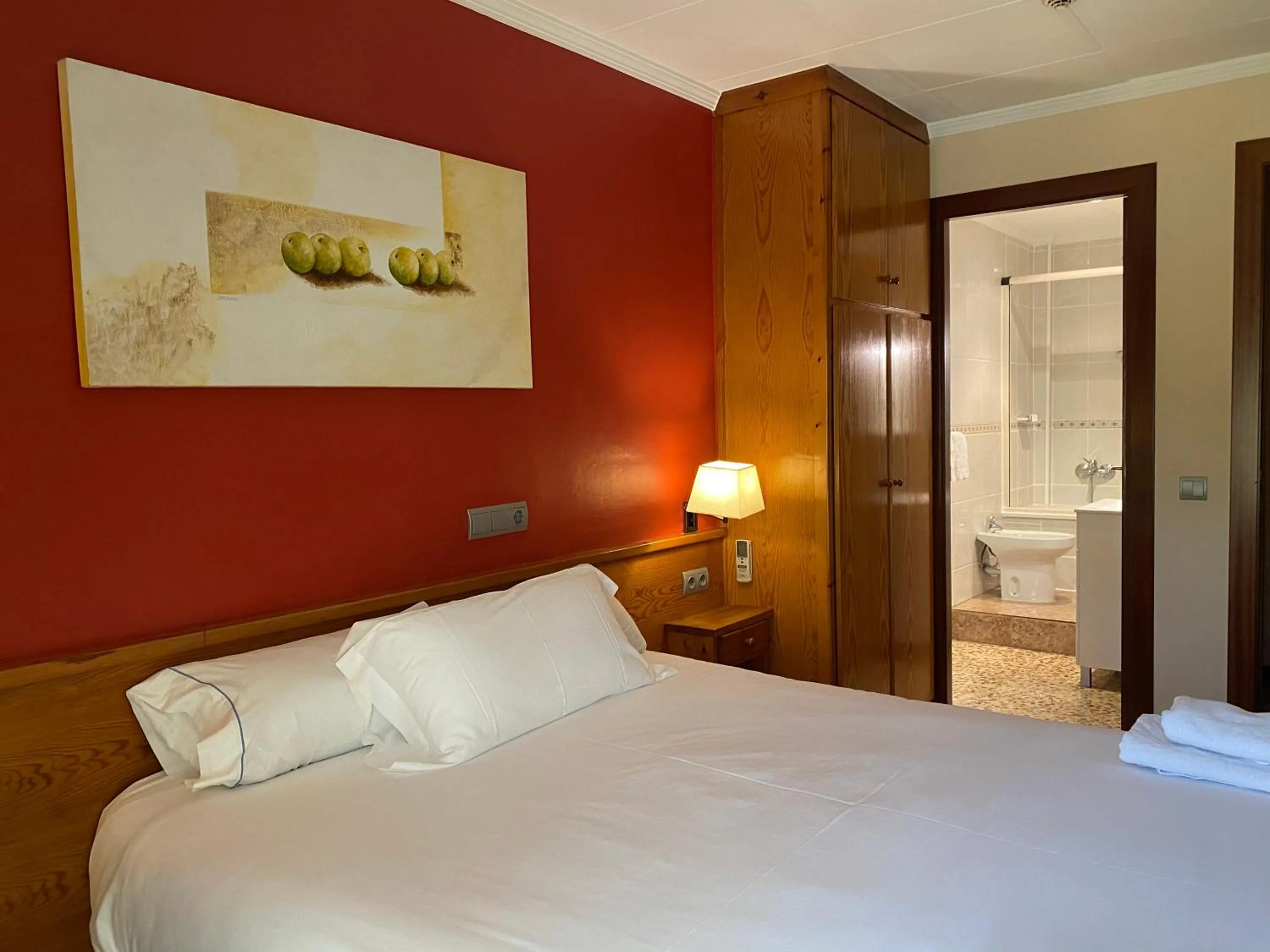 Bedroom, Bed in HOSTAL GALICIA CARDEDEU