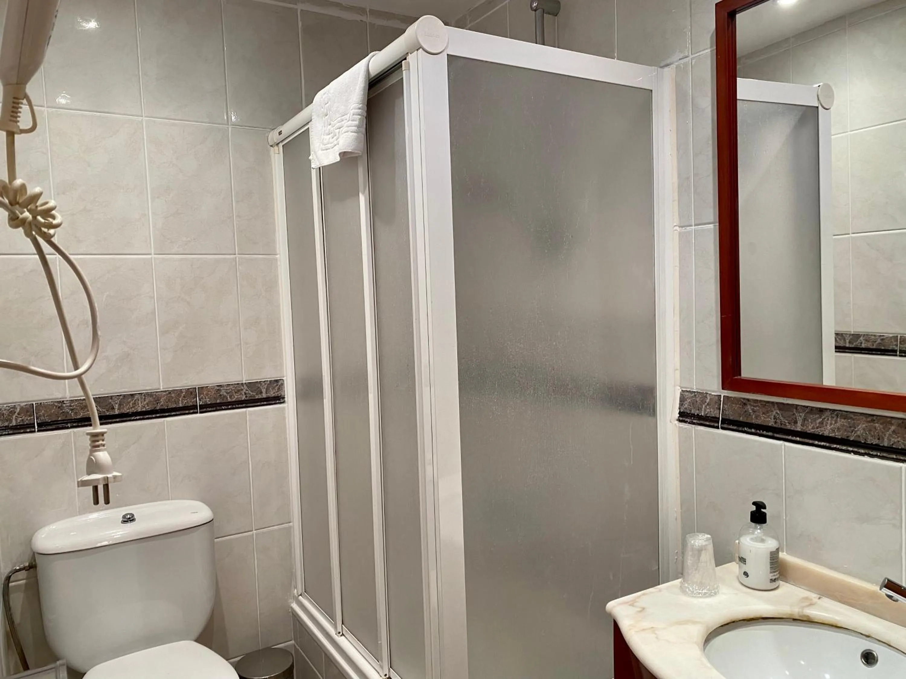 Bathroom in HOSTAL GALICIA CARDEDEU