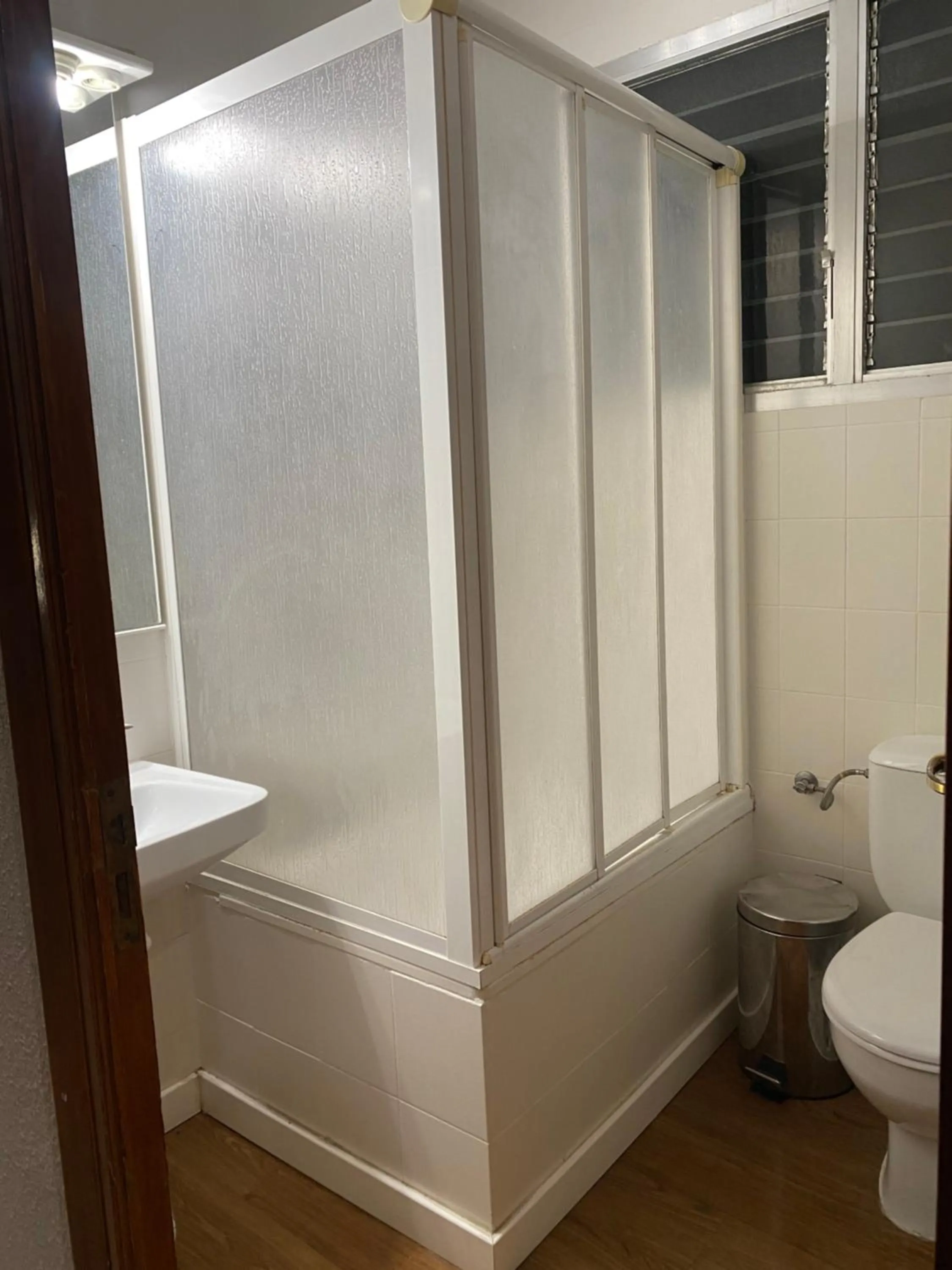 Bathroom in HOSTAL GALICIA CARDEDEU