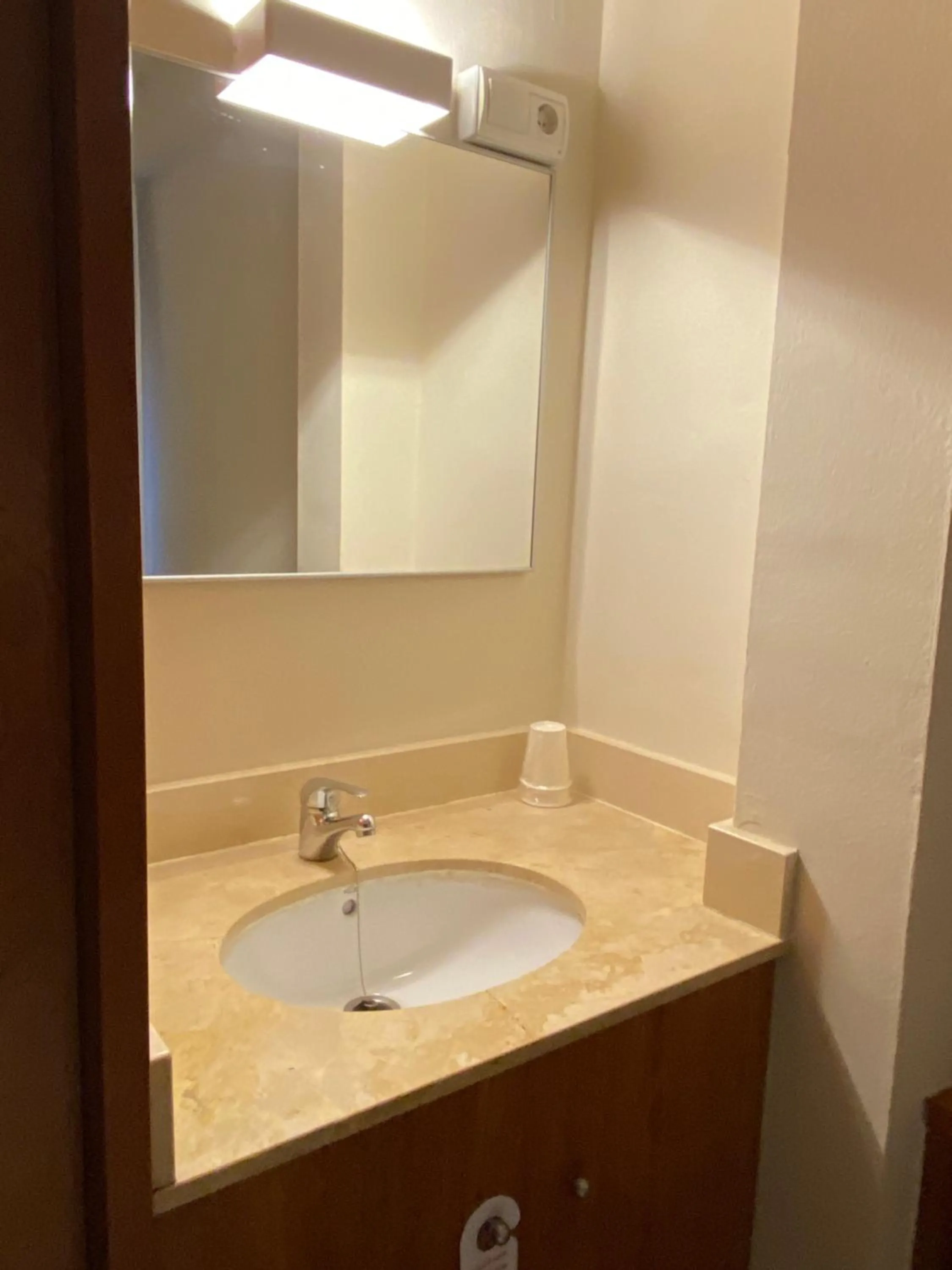 Toilet in HOSTAL GALICIA CARDEDEU