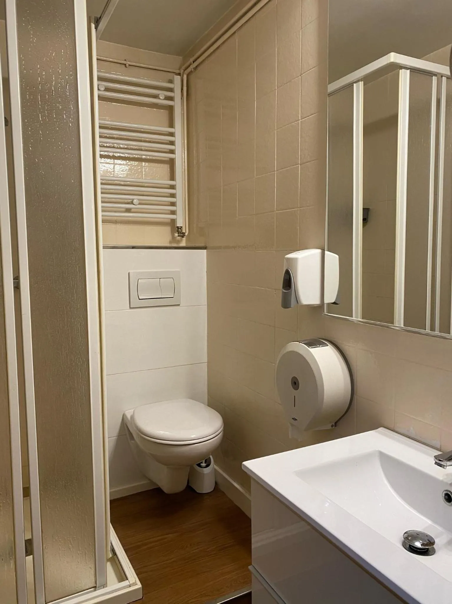 Bathroom in HOSTAL GALICIA CARDEDEU
