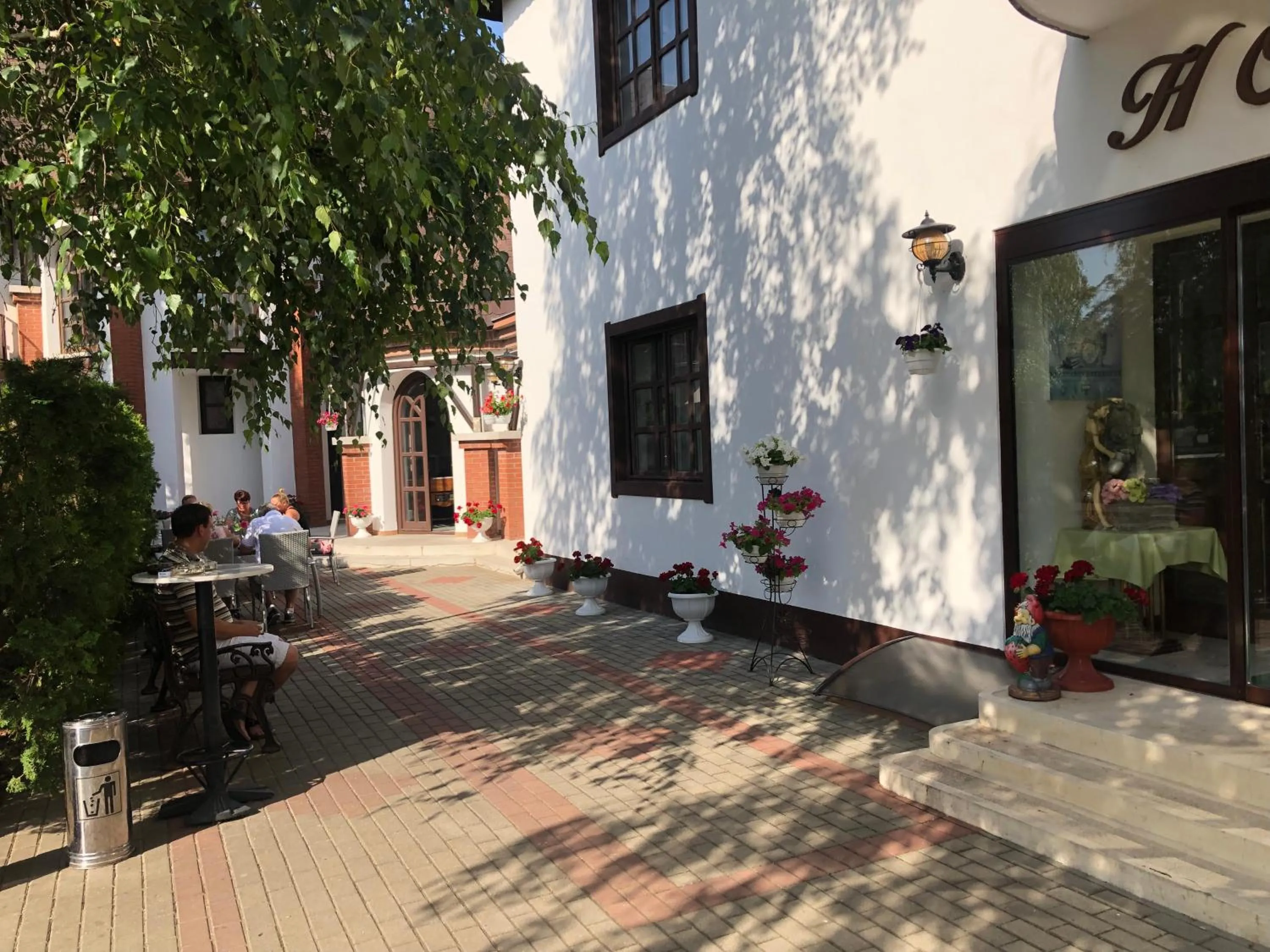 Karikas Hotel