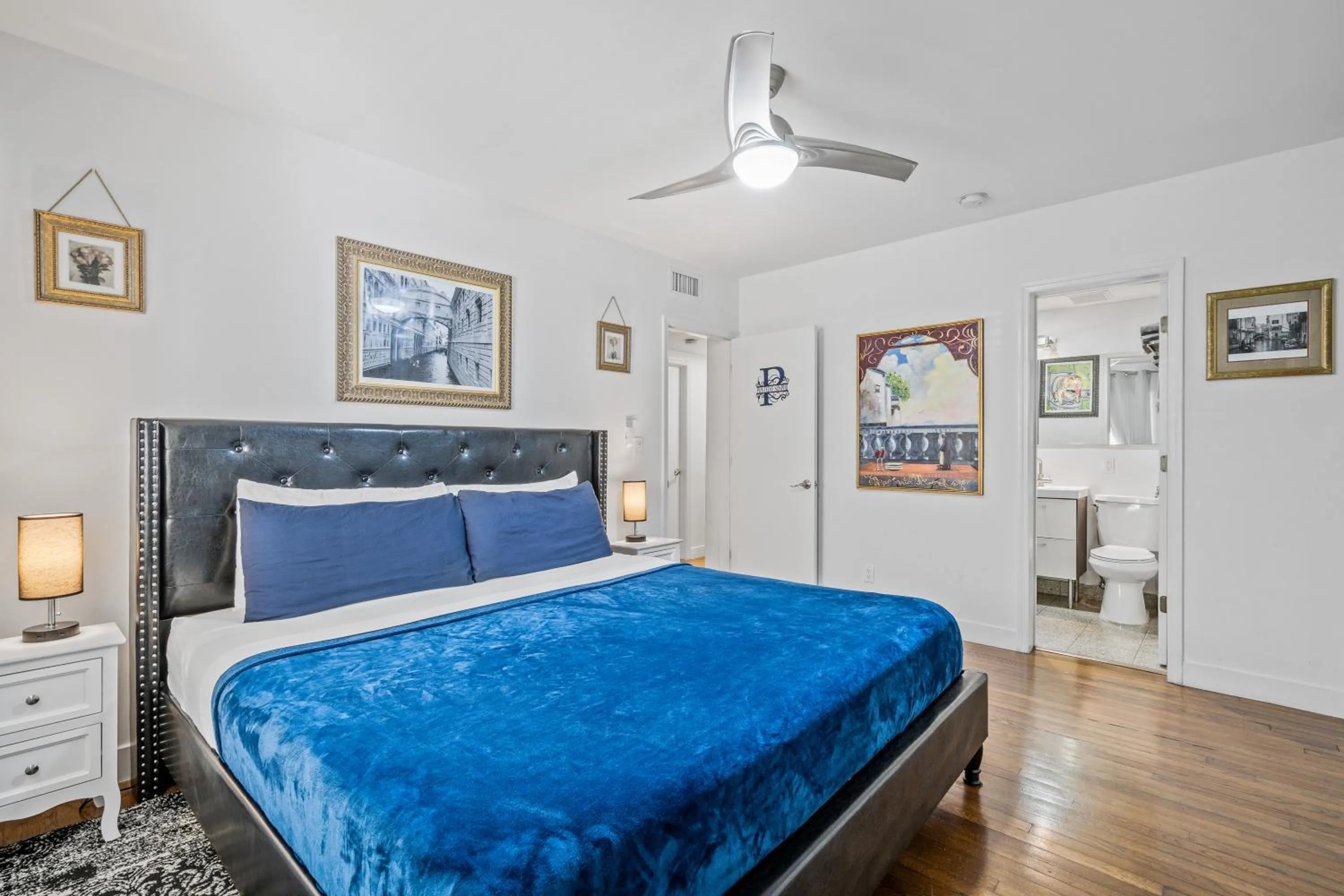 Bathroom, Bed in villa venezia bb