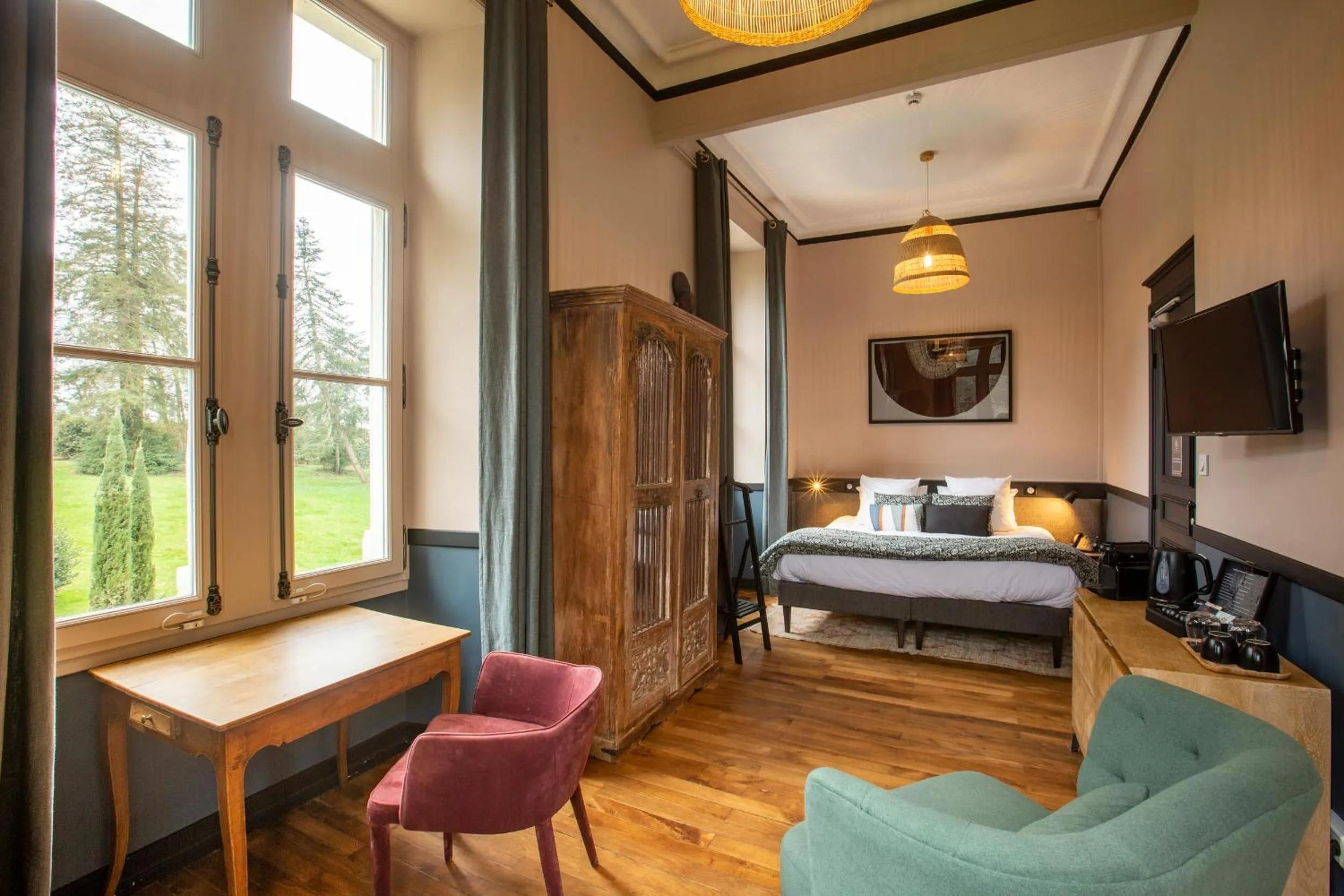 Photo of the whole room, Bed in Le Château des Forges