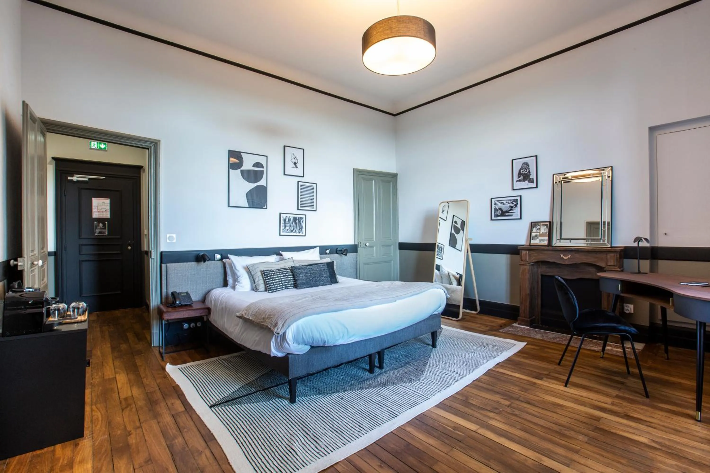 Photo of the whole room, Bed in Le Château des Forges