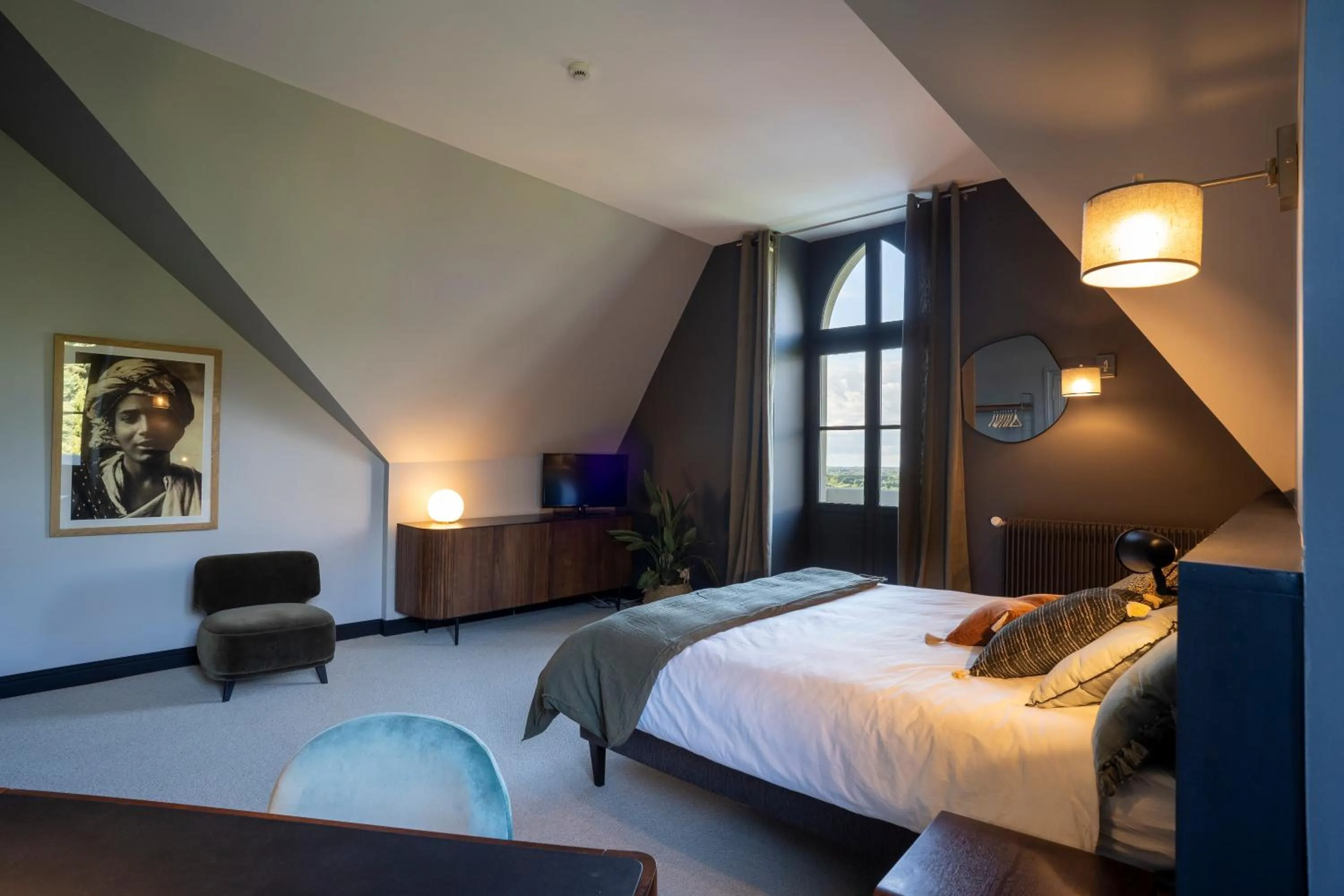 Photo of the whole room, Bed in Le Château des Forges