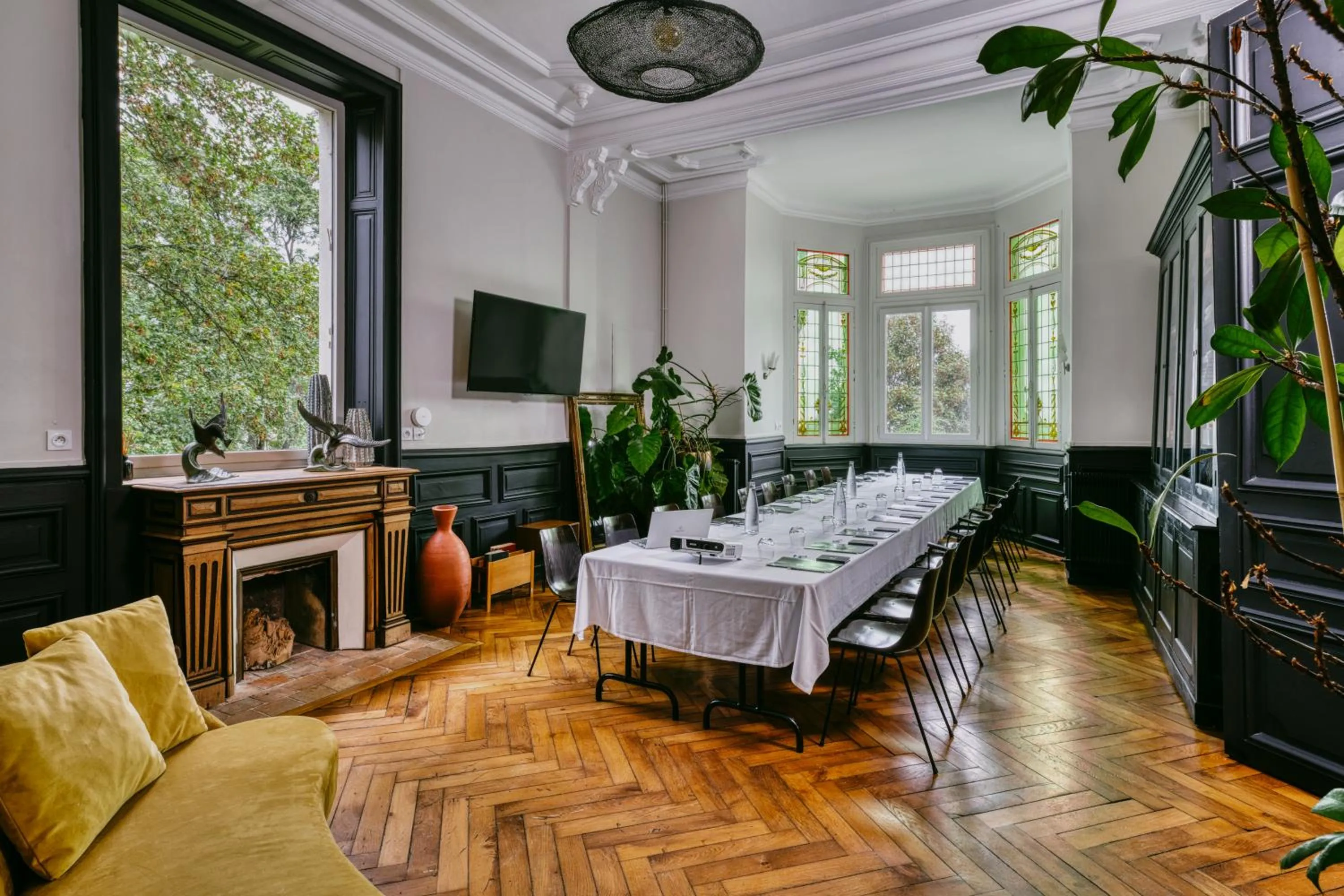 Seating area, Bed in Le Château des Forges