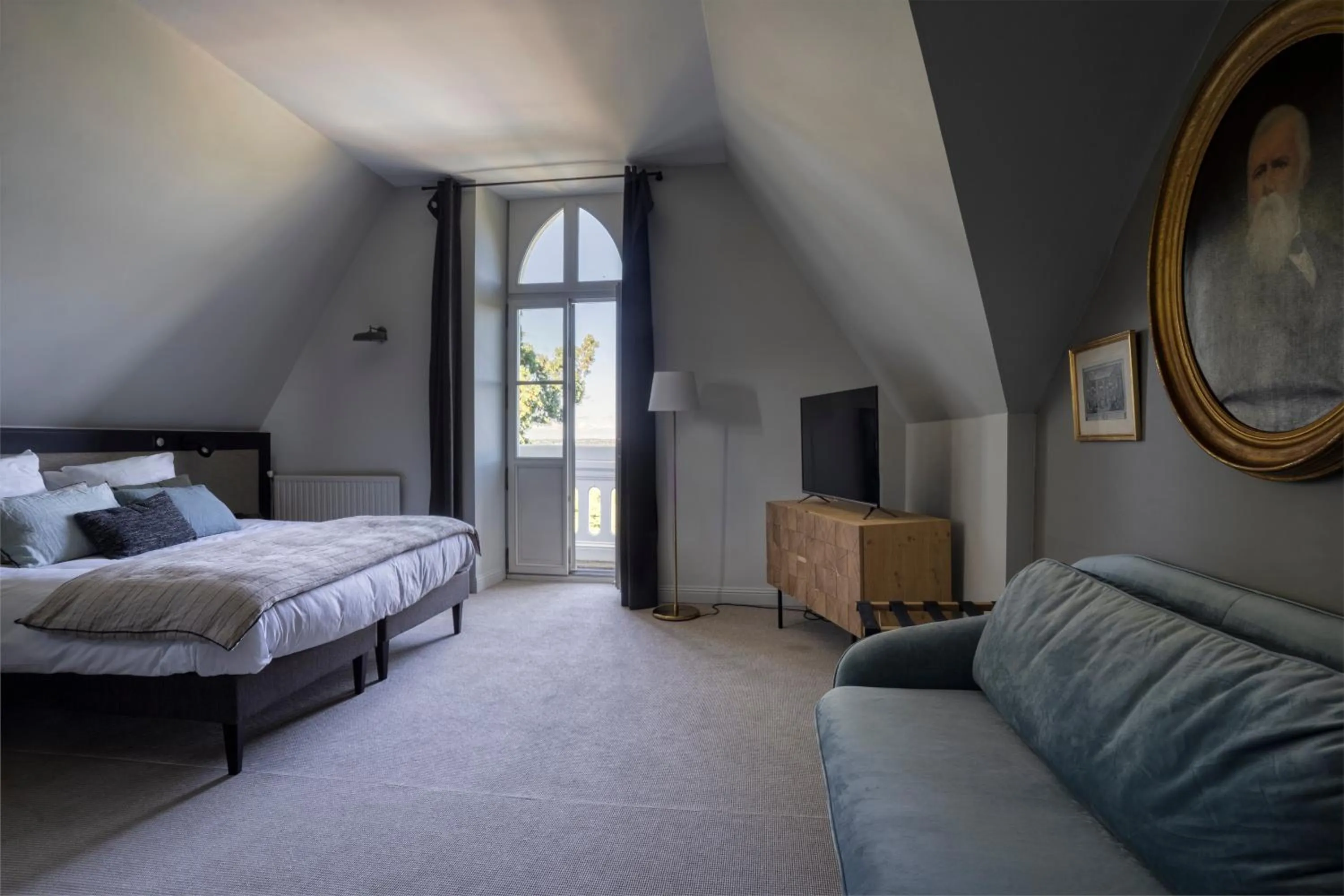 Photo of the whole room, Bed in Le Château des Forges