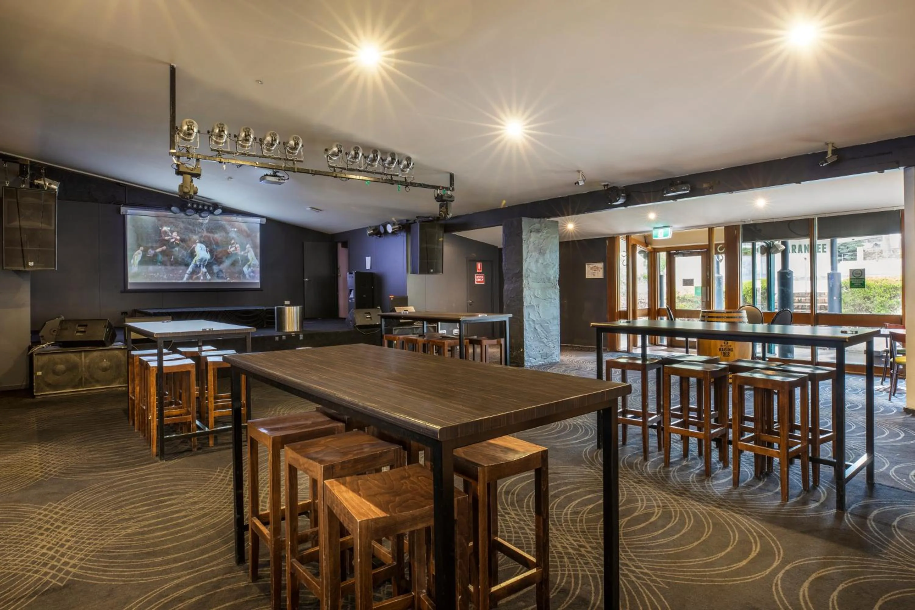 Restaurant/places to eat in Burvale Hotel