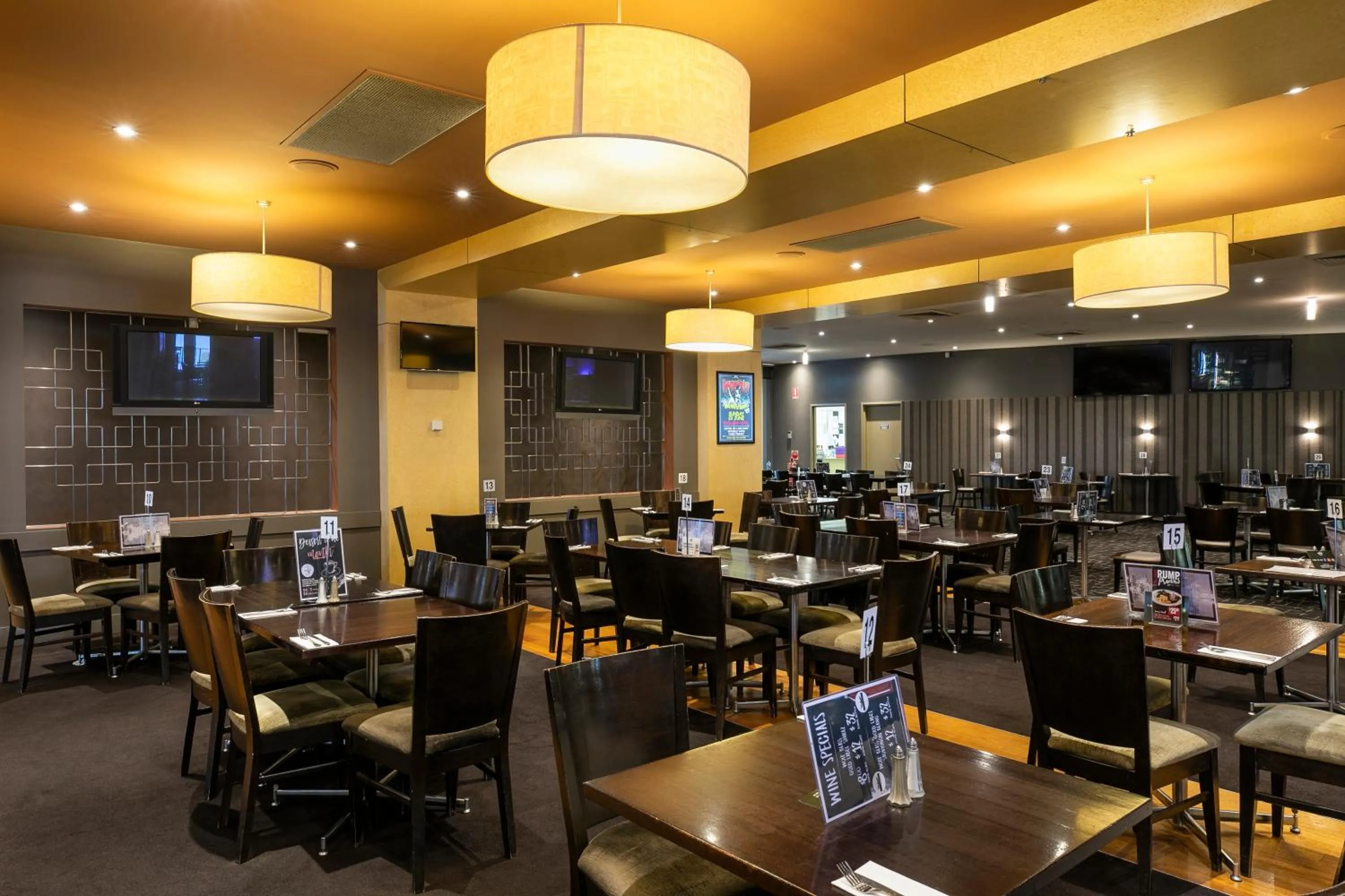 Restaurant/places to eat in Nightcap at Excelsior Hotel