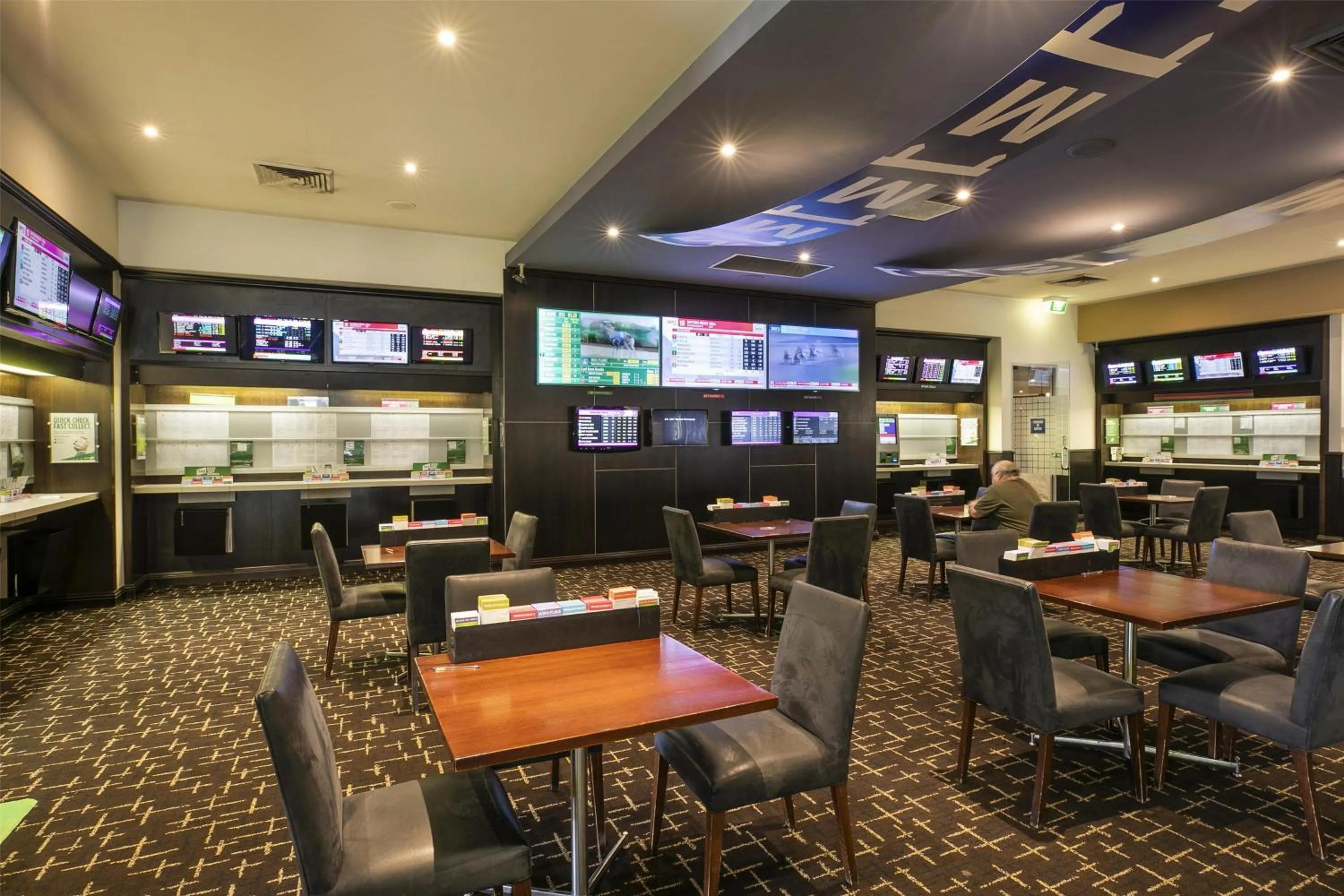 Restaurant/places to eat in Nightcap at Excelsior Hotel