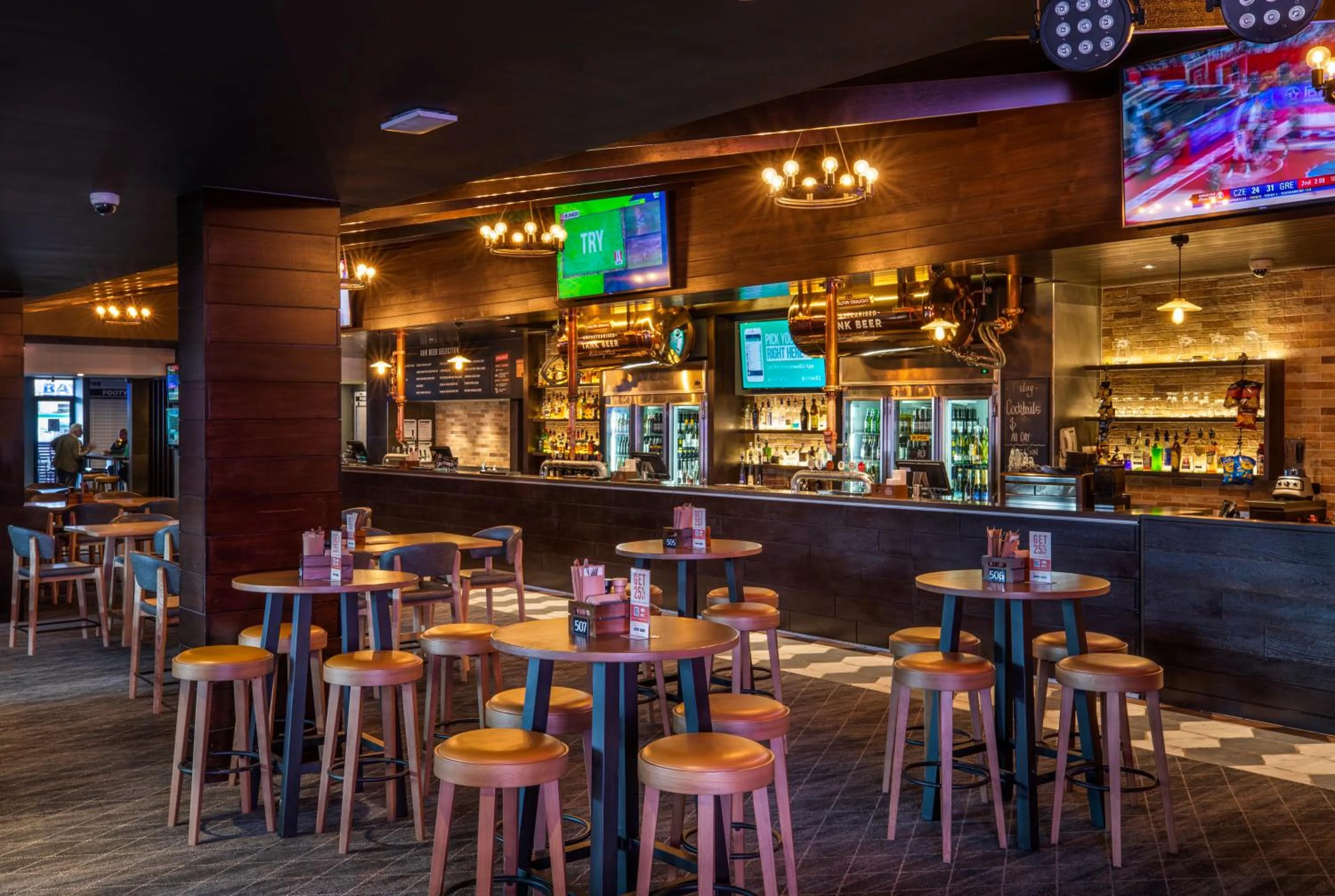 Restaurant/places to eat in Nightcap at Manhattan Hotel