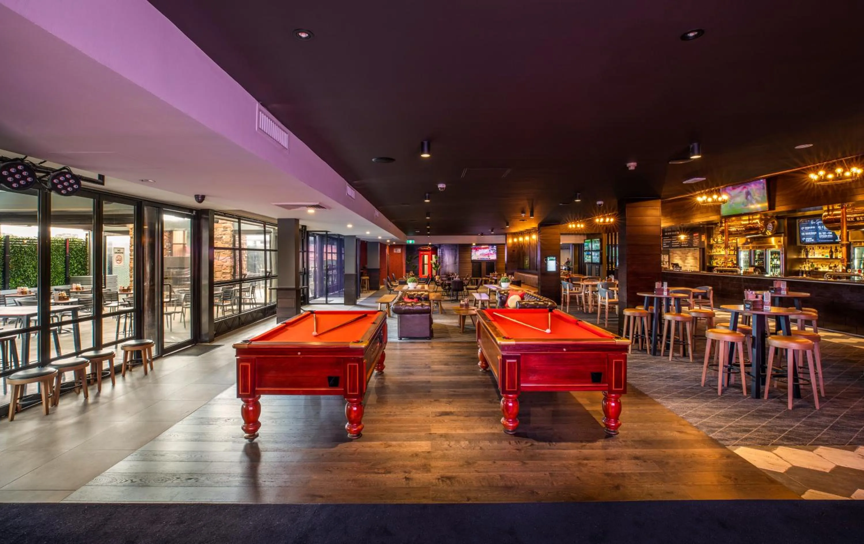 Restaurant/places to eat in Nightcap at Manhattan Hotel