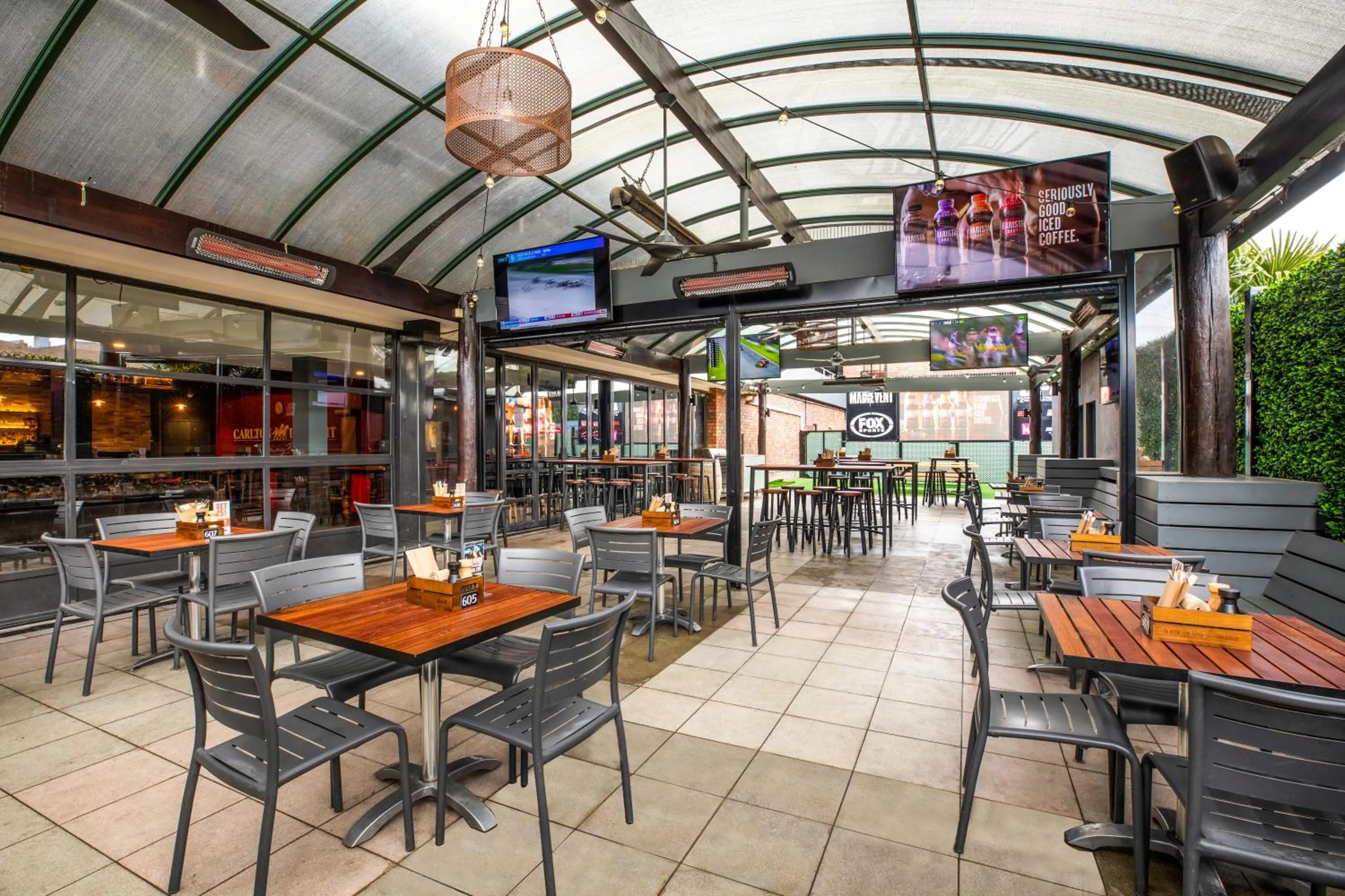 Restaurant/places to eat in Nightcap at Manhattan Hotel