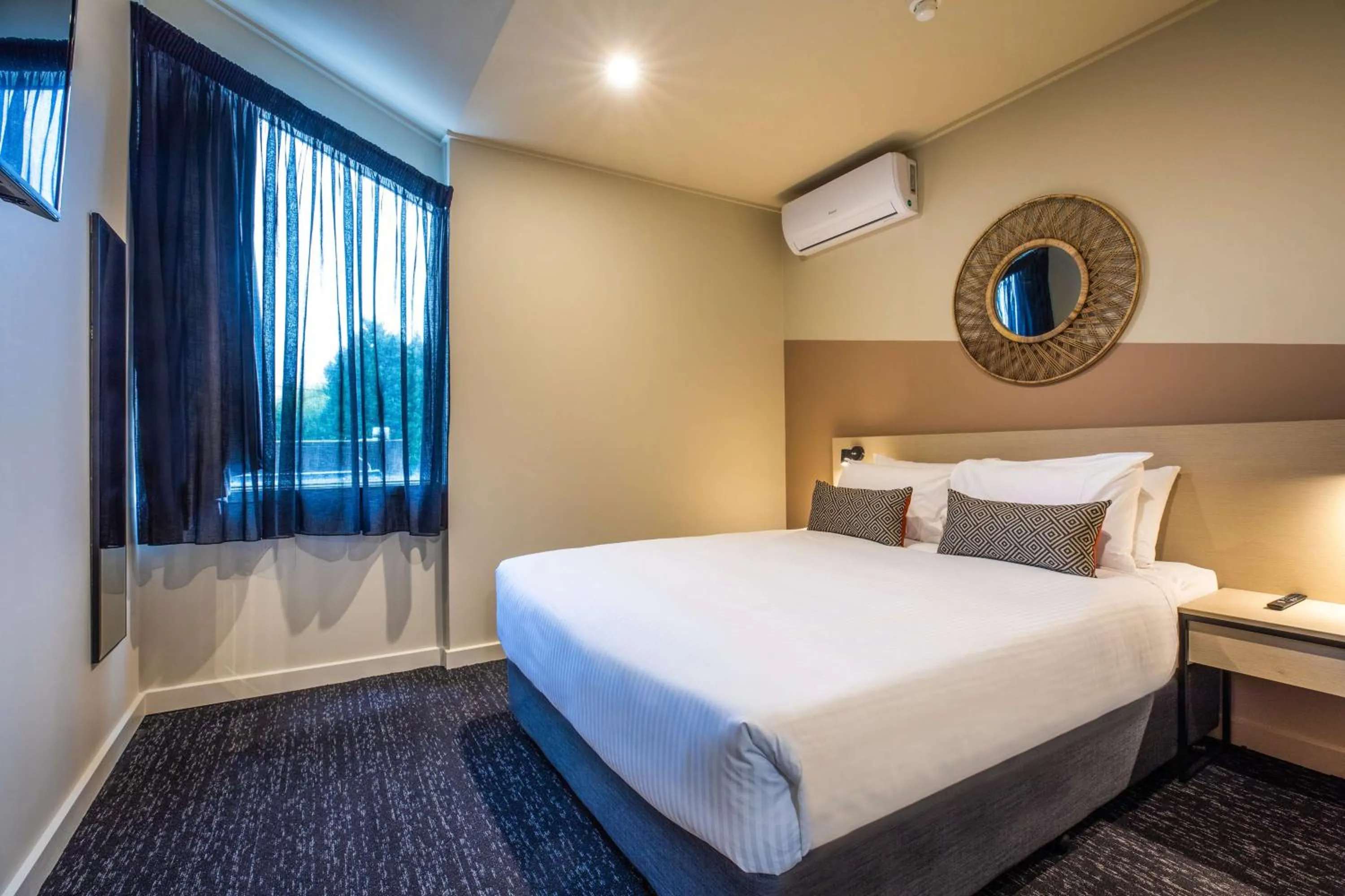 Bedroom, Bed in Nightcap at Manhattan Hotel