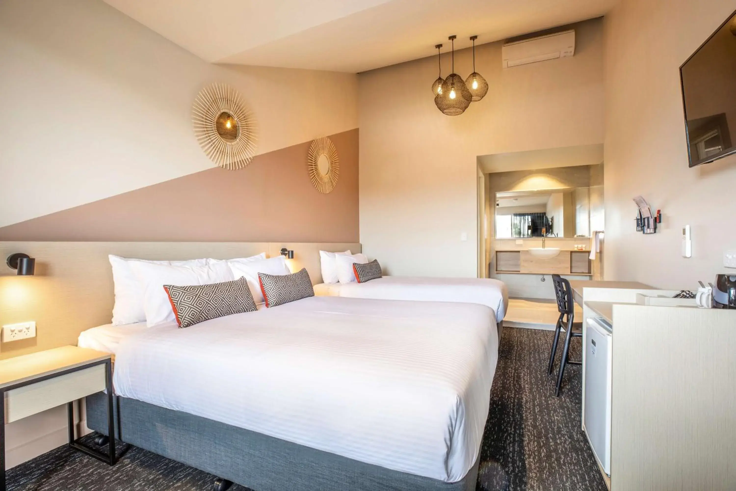 Triple Room in Nightcap at Manhattan Hotel Triple Room in Nightcap at Manhattan Hotel