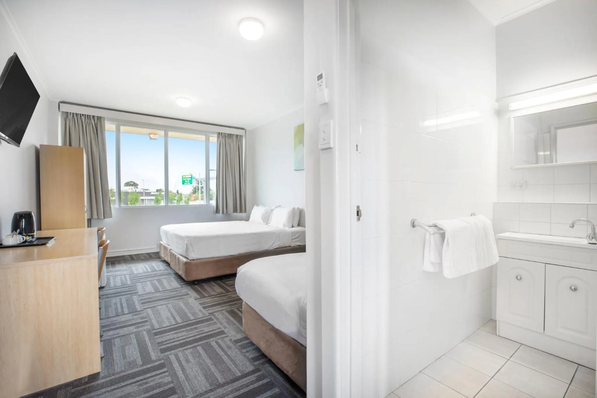 Bedroom, Bed in Meadow Inn Hotel-Motel