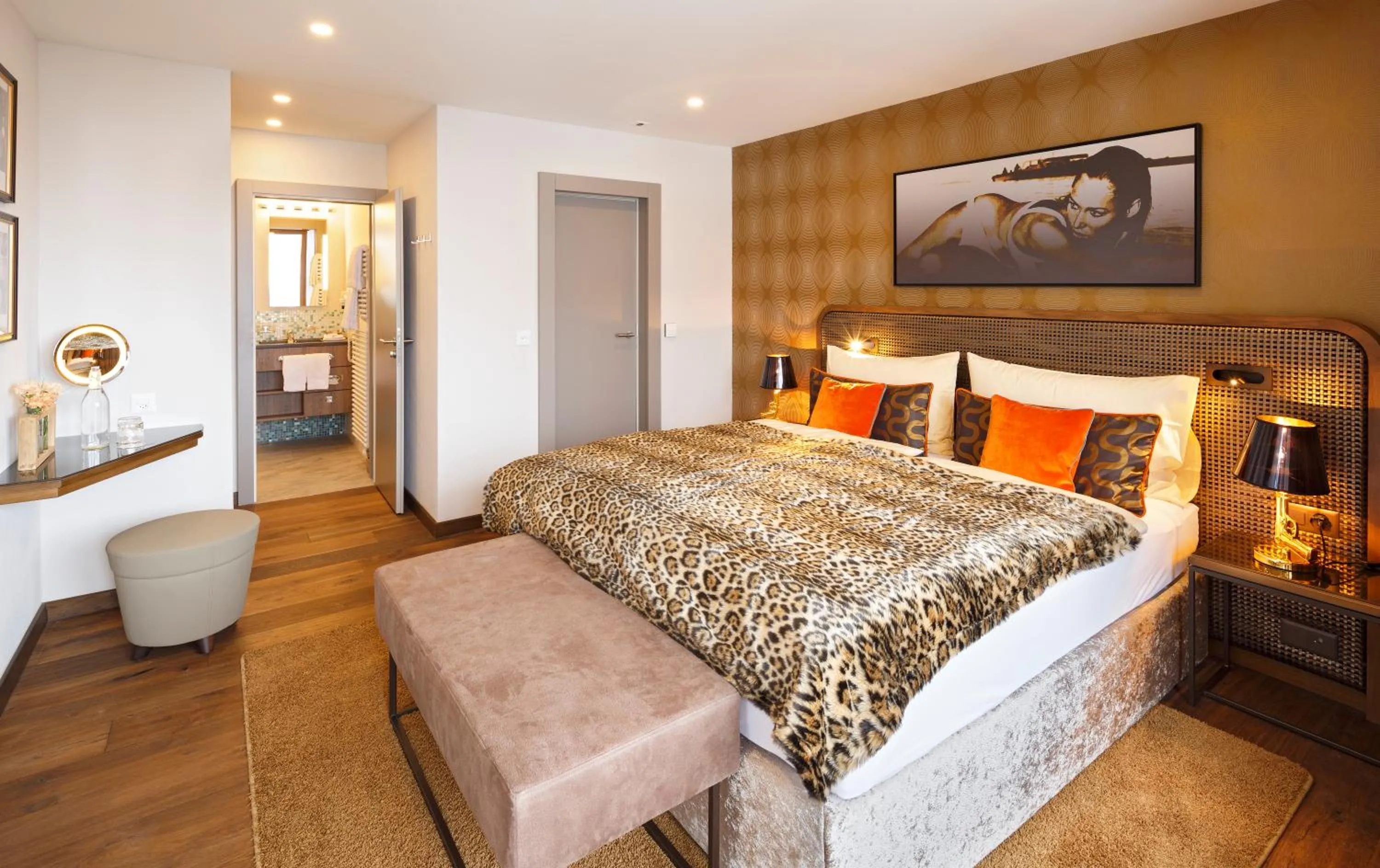 Bedroom, Bed in Eiger Mürren Swiss Quality Hotel