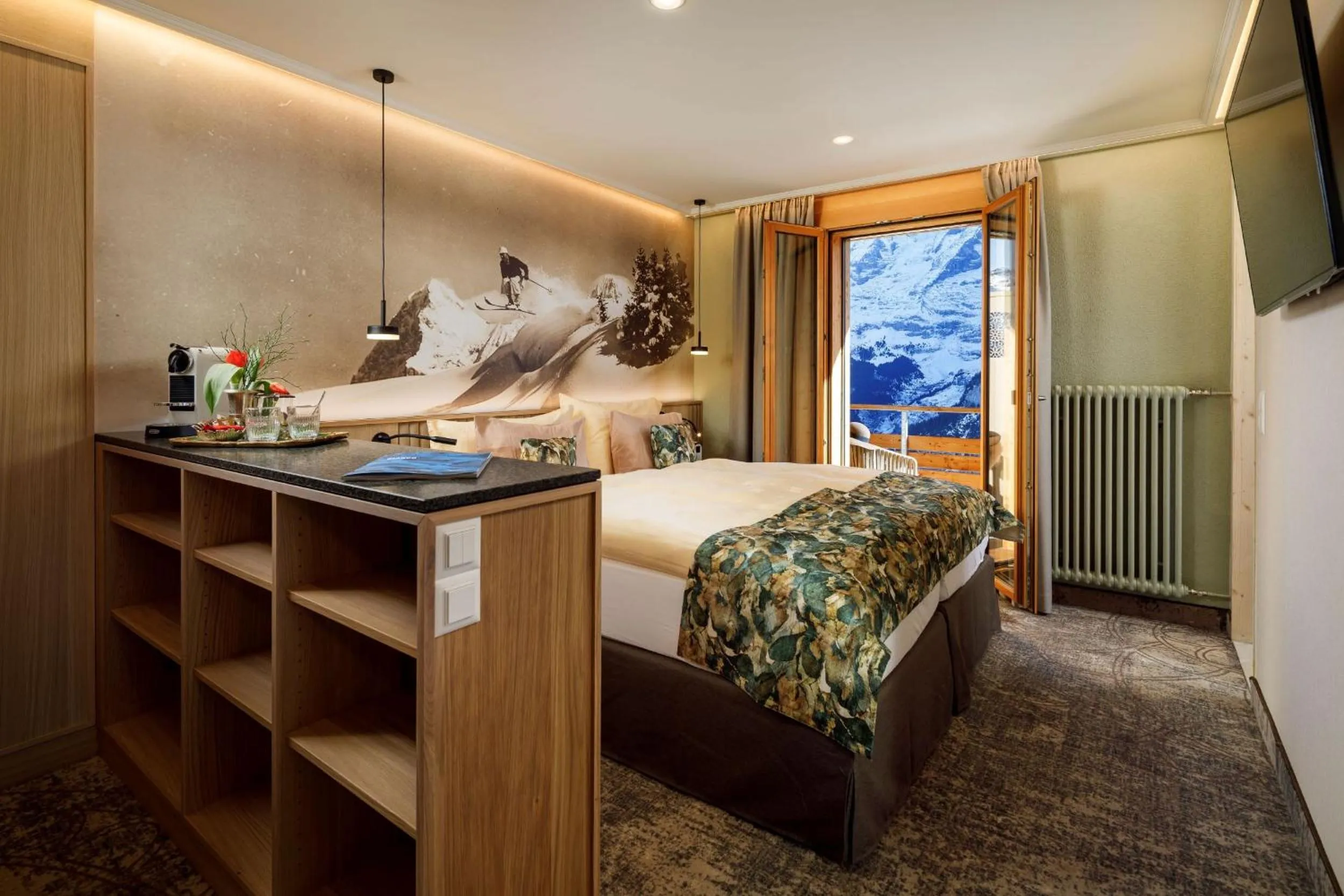 Bedroom, Bed in Eiger Mürren Swiss Quality Hotel